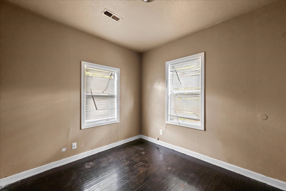 1646 N Poplar Property Photo 10