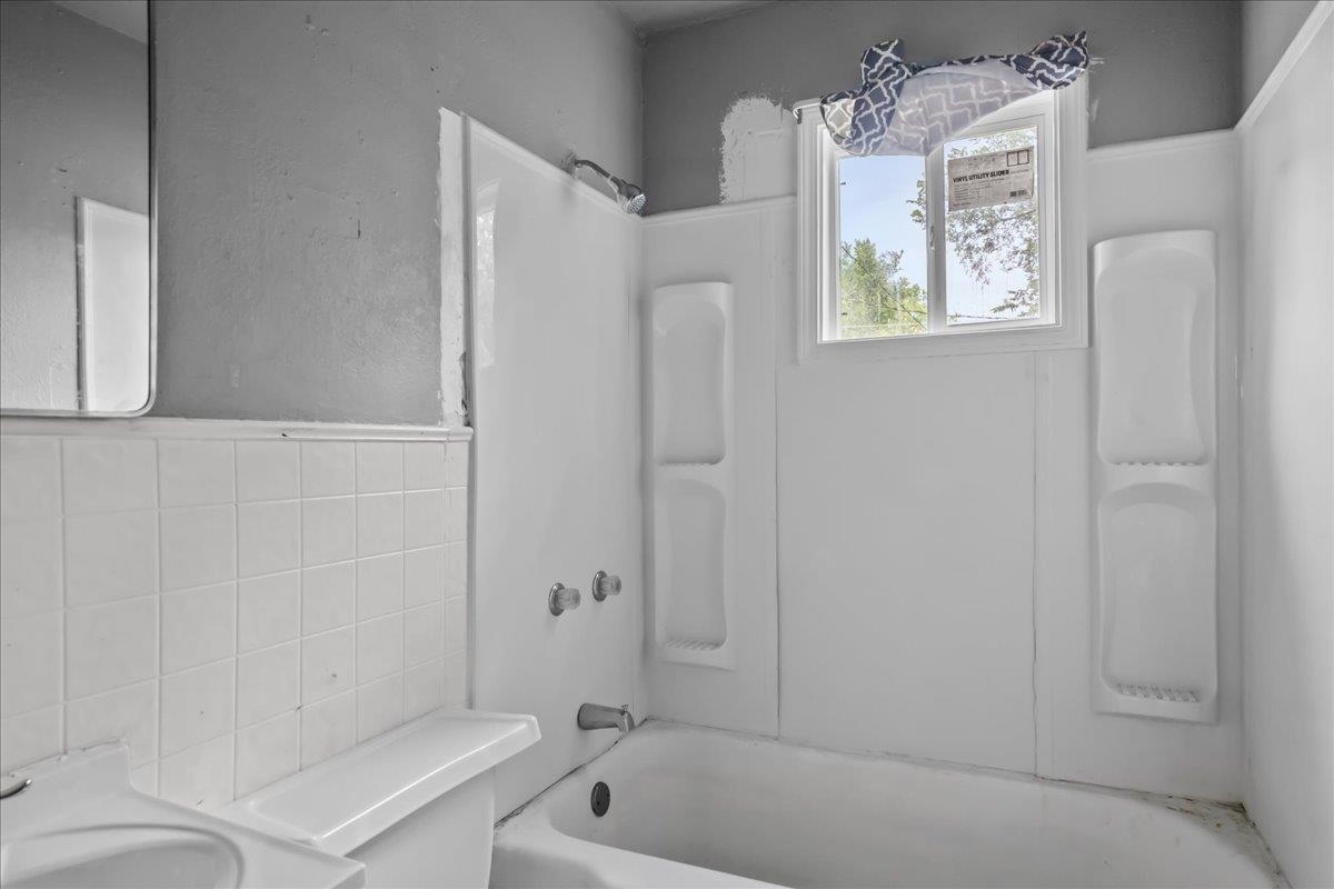 1646 N Poplar Property Photo 12
