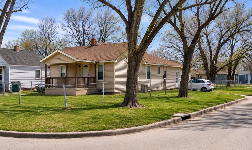 1301 S Vine St Property Photo 2