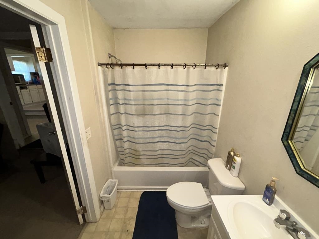 1301 S Vine St Property Photo 17