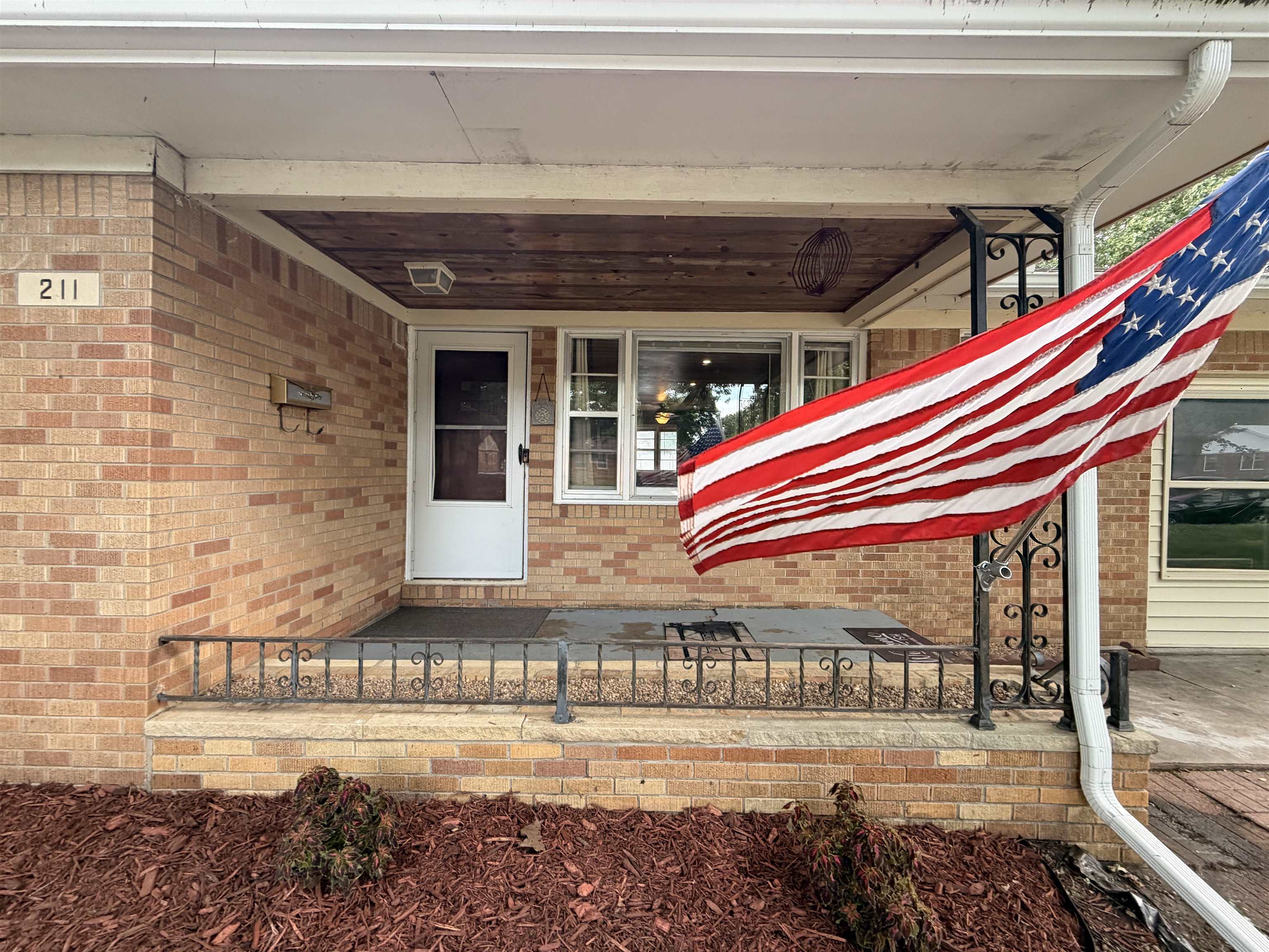211 E English Property Photo 1