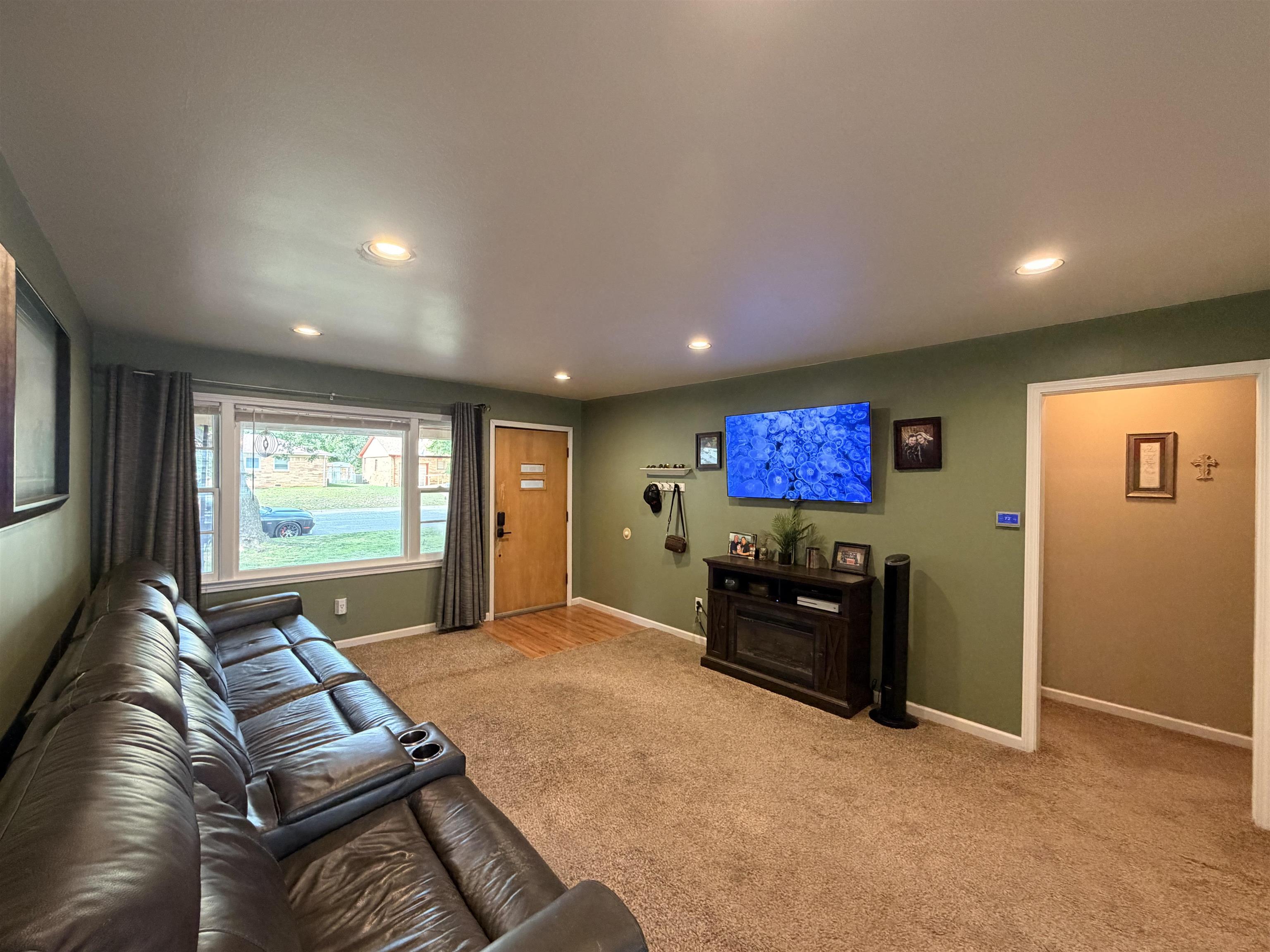 211 E English Property Photo 3