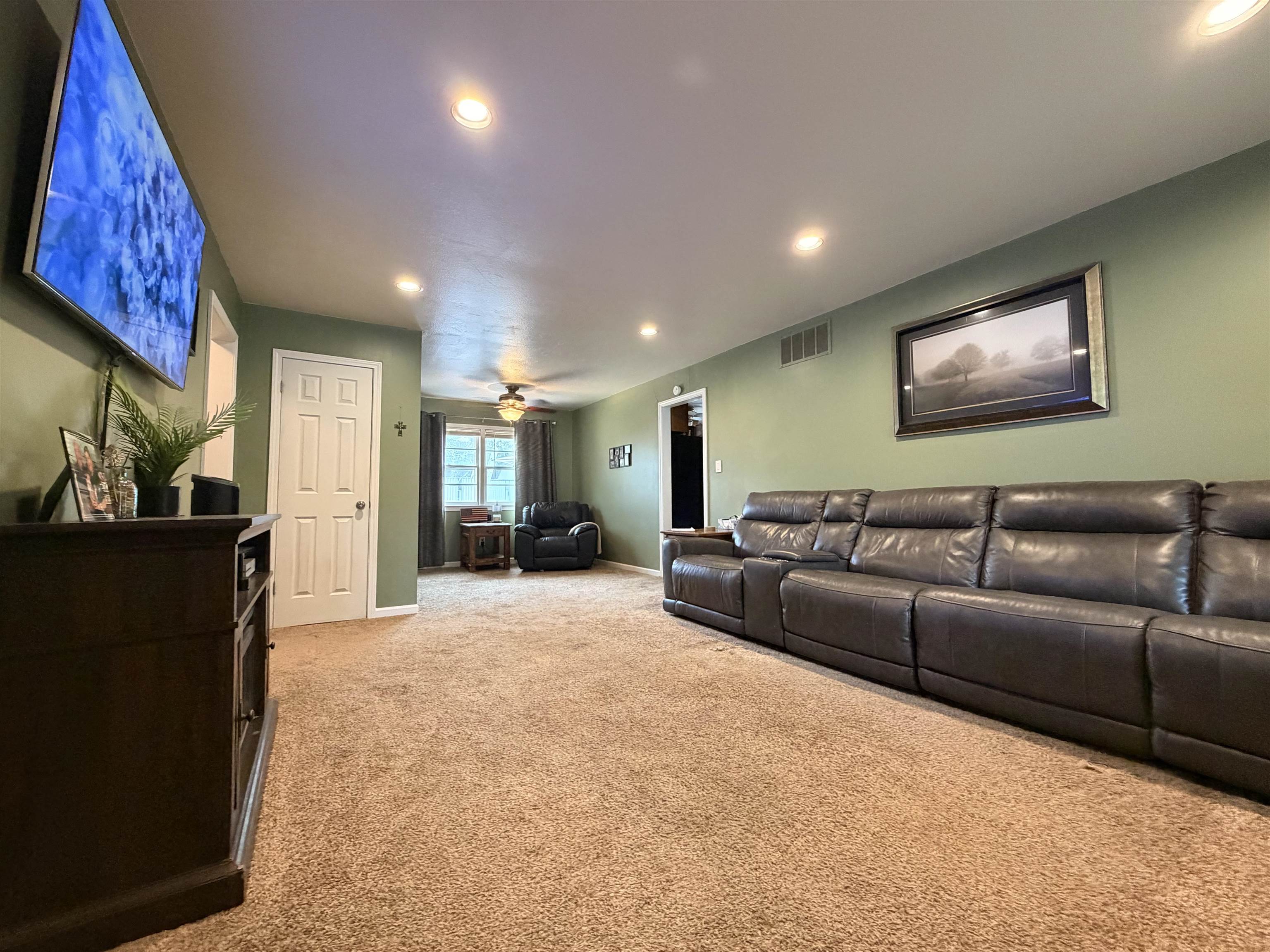 211 E English Property Photo 4