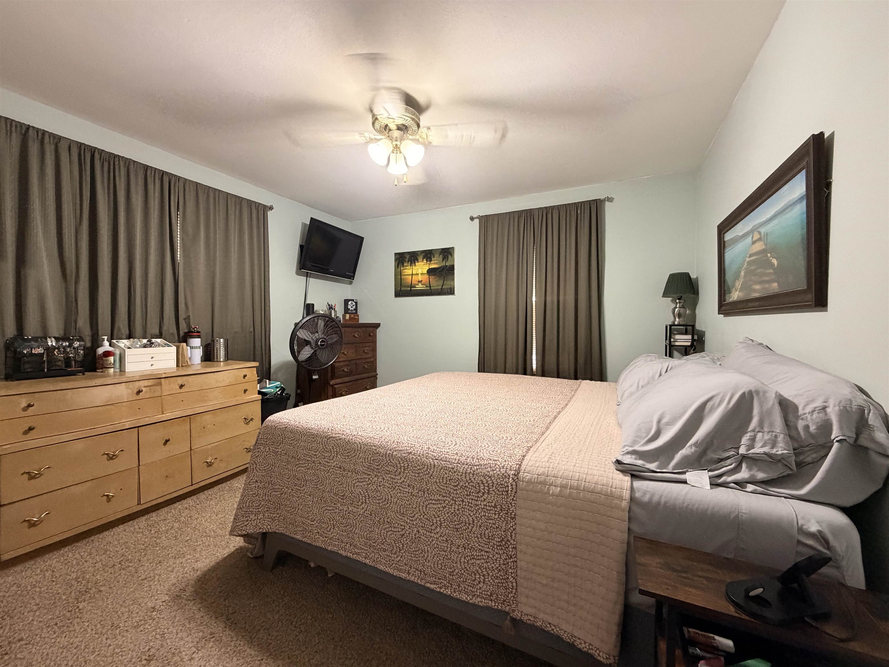 211 E English Property Photo 6