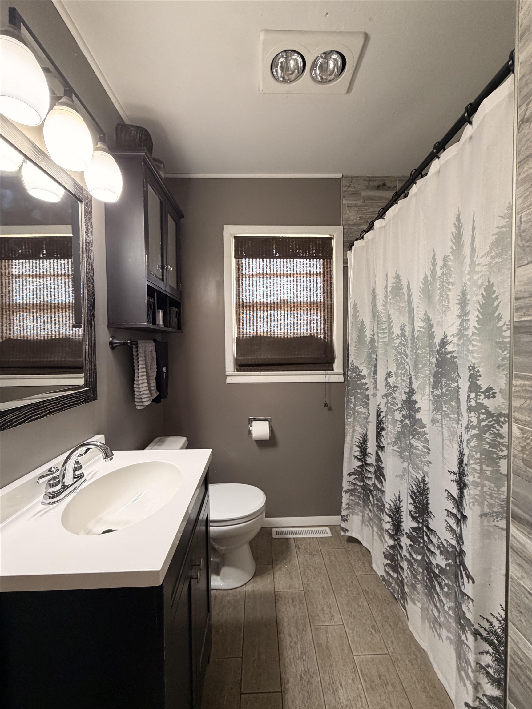 211 E English Property Photo 8