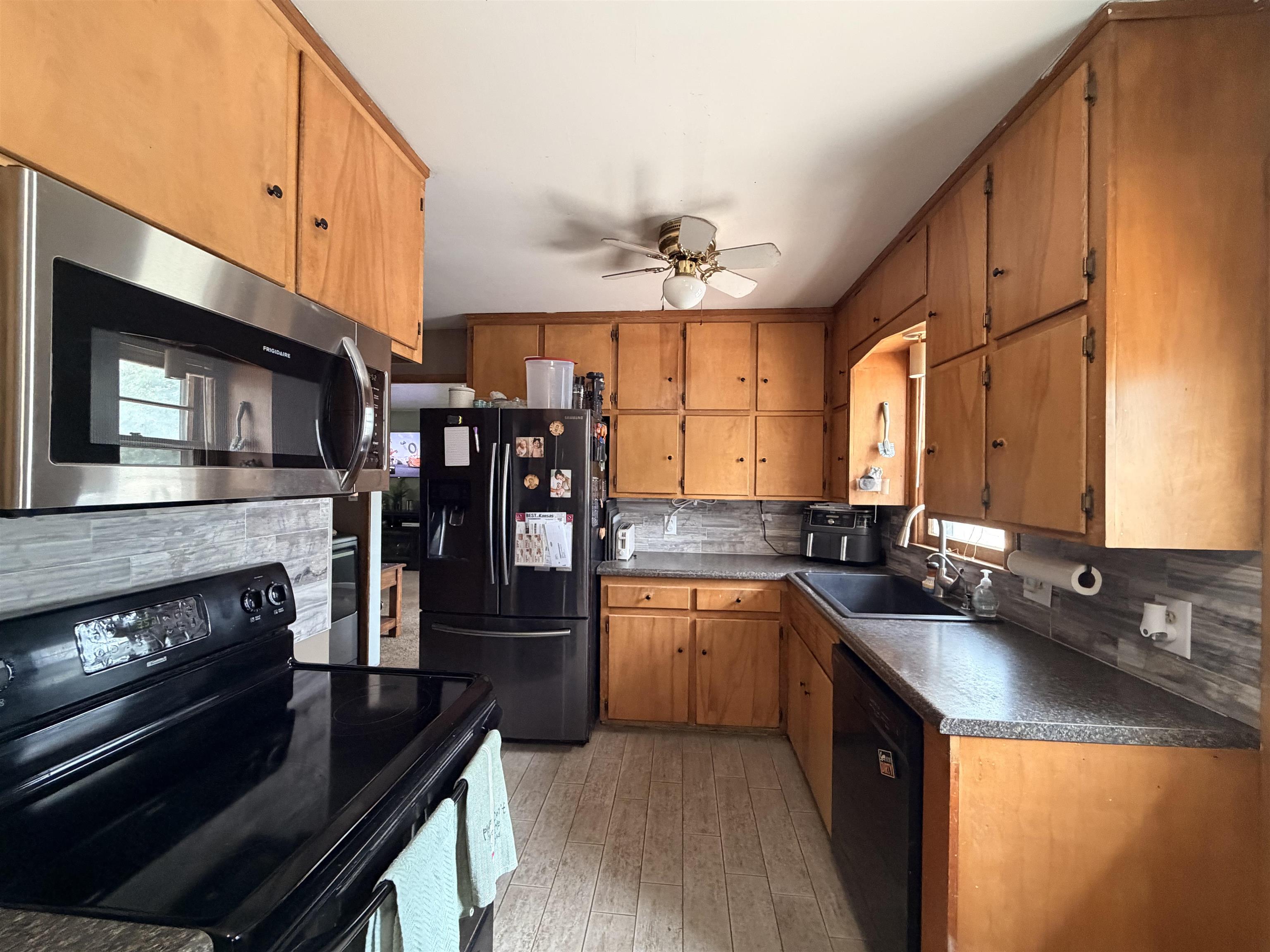 211 E English Property Photo 12