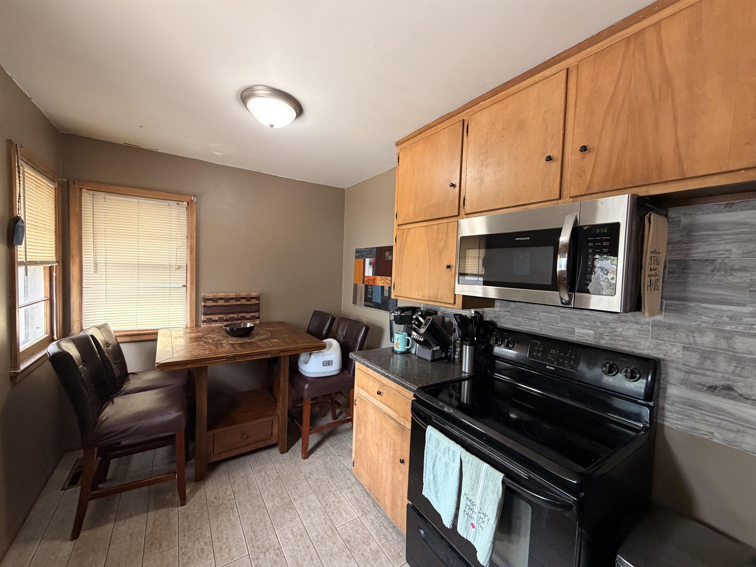 211 E English Property Photo 13