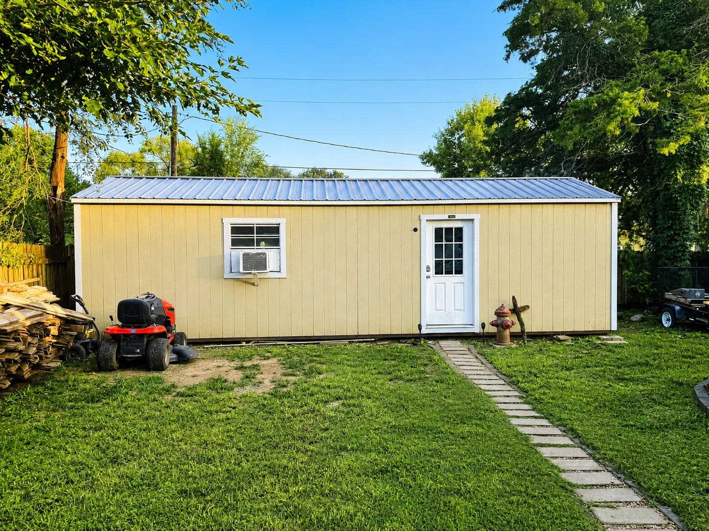 211 E English Property Photo 17