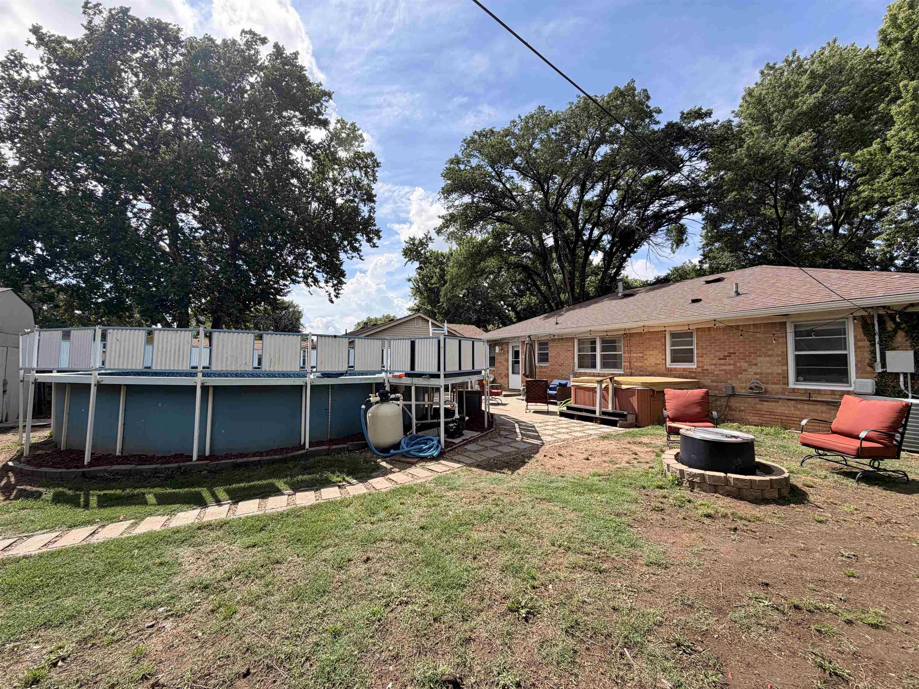 211 E English Property Photo 20