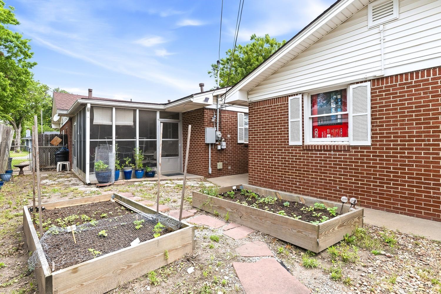 1303 W Marlboro Property Photo 22