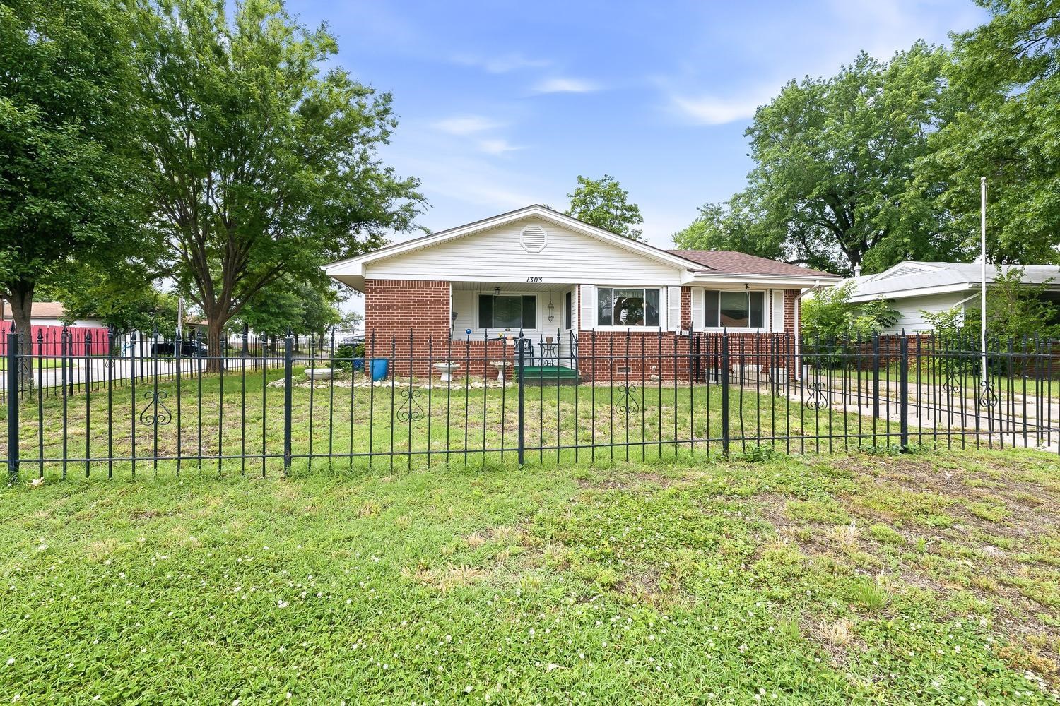 1303 W Marlboro Property Photo 23