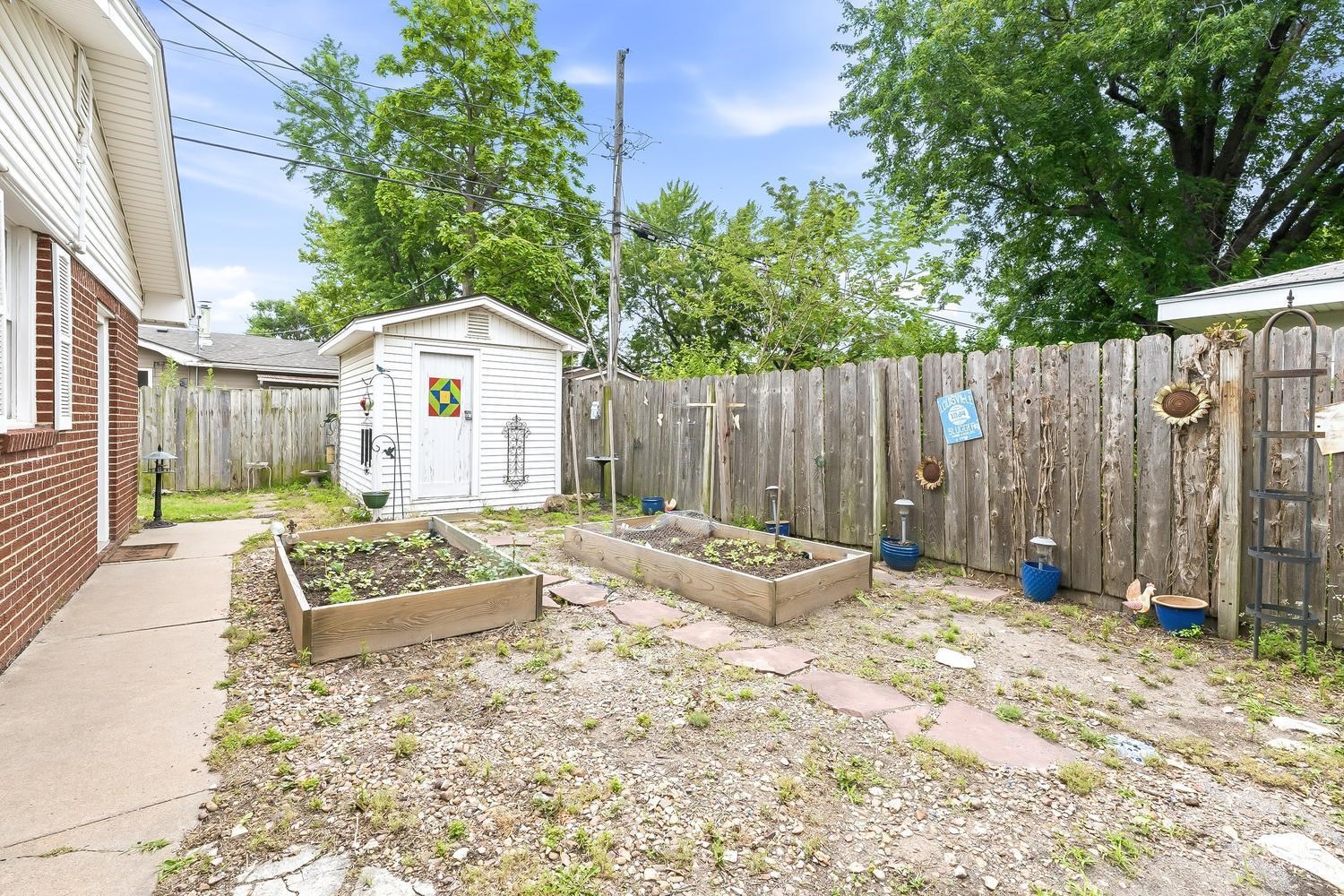 1303 W Marlboro Property Photo 27