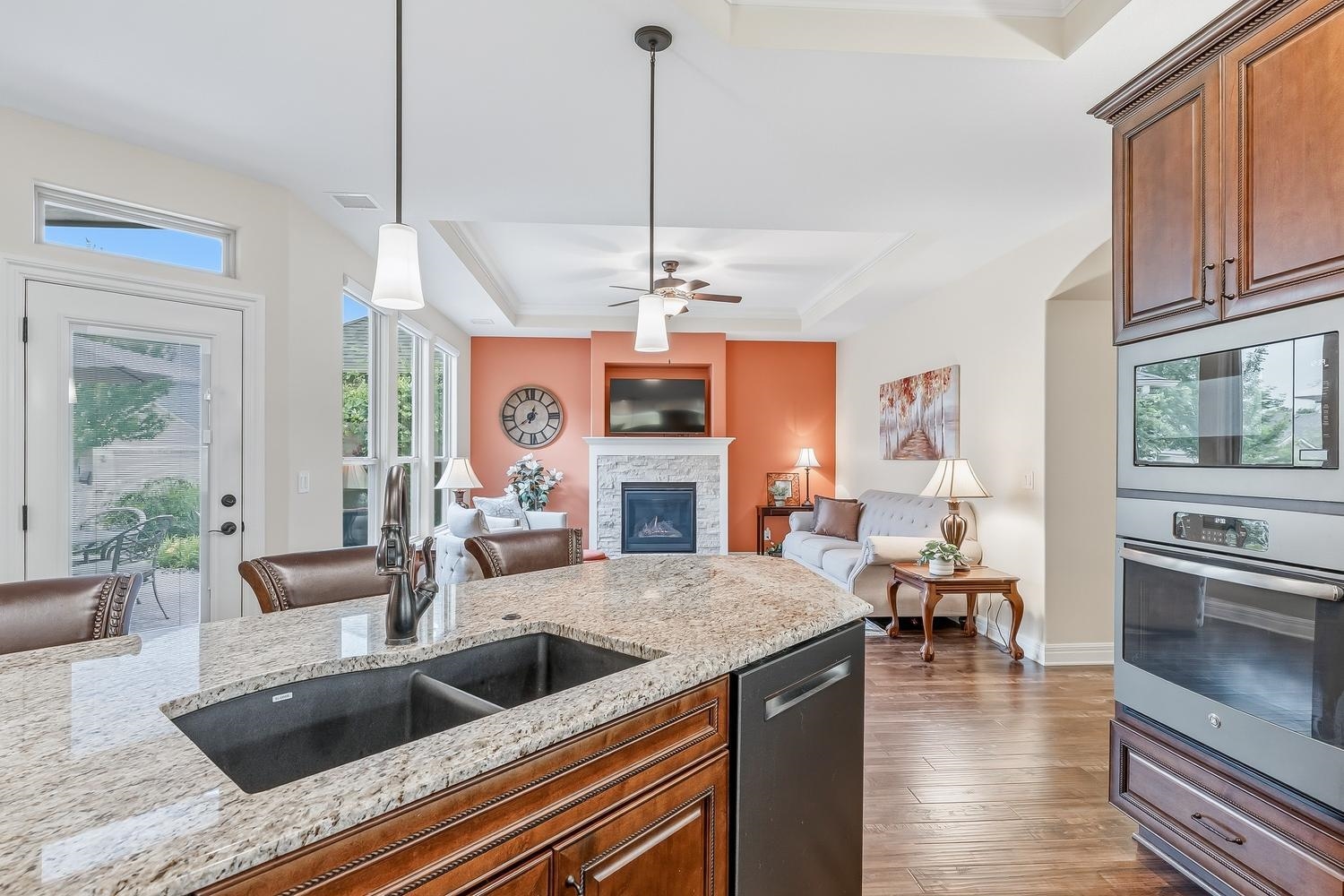 1212 S Nineiron Property Photo 9