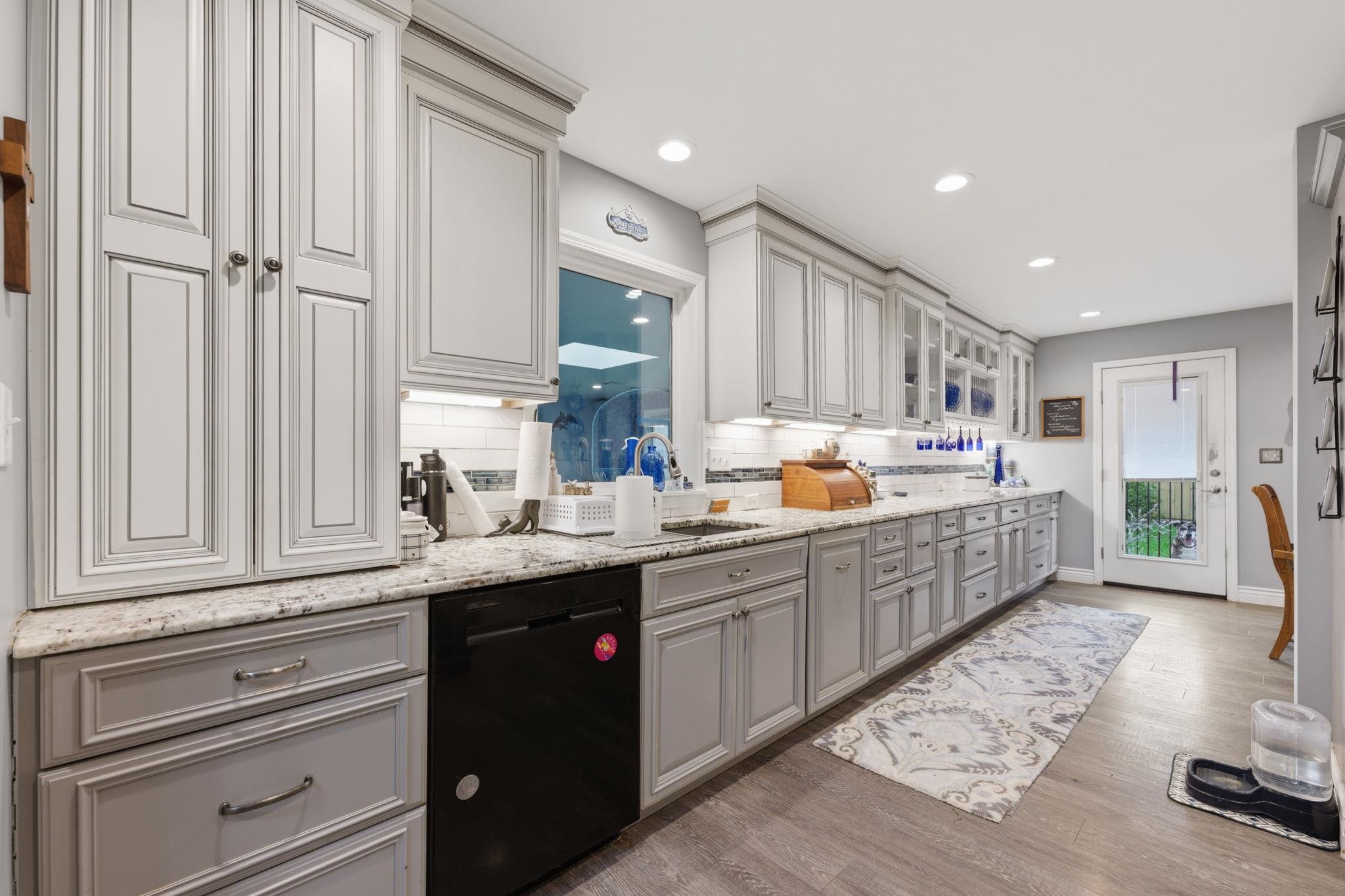 19 Fleetwood Property Photo 6