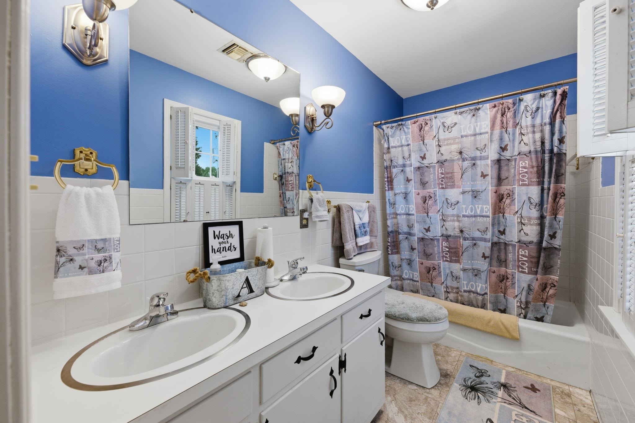 19 Fleetwood Property Photo 26