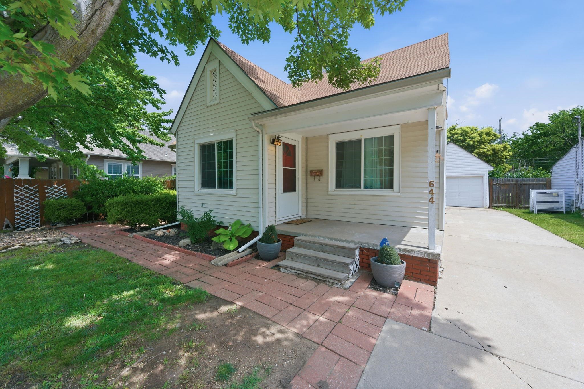 644 S Green St Property Photo 6