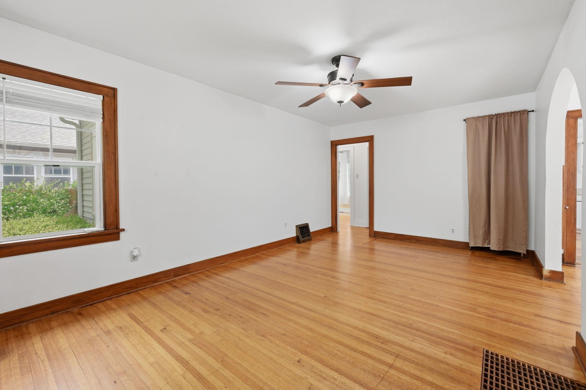 644 S Green St Property Photo 8