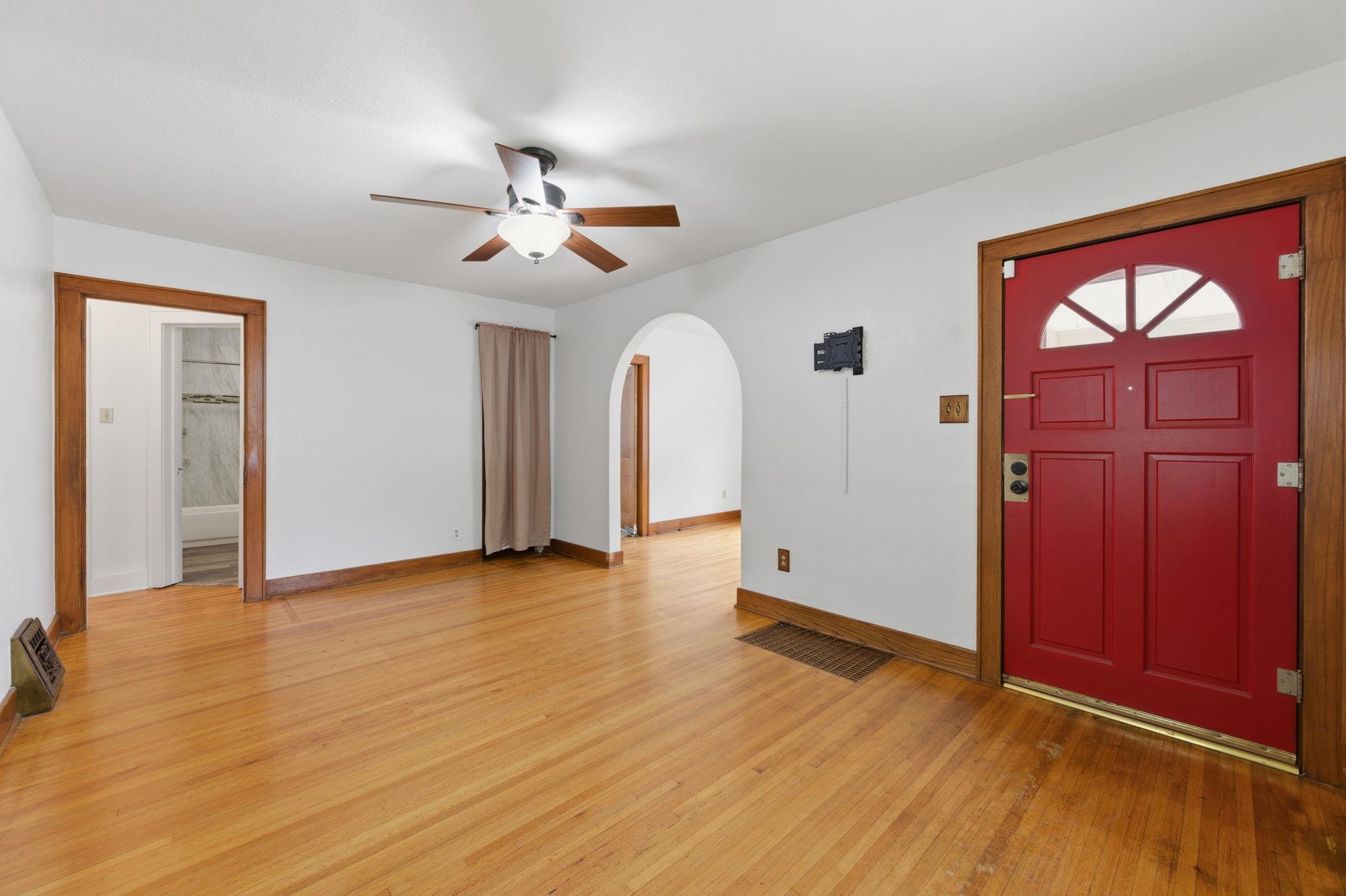 644 S Green St Property Photo 9
