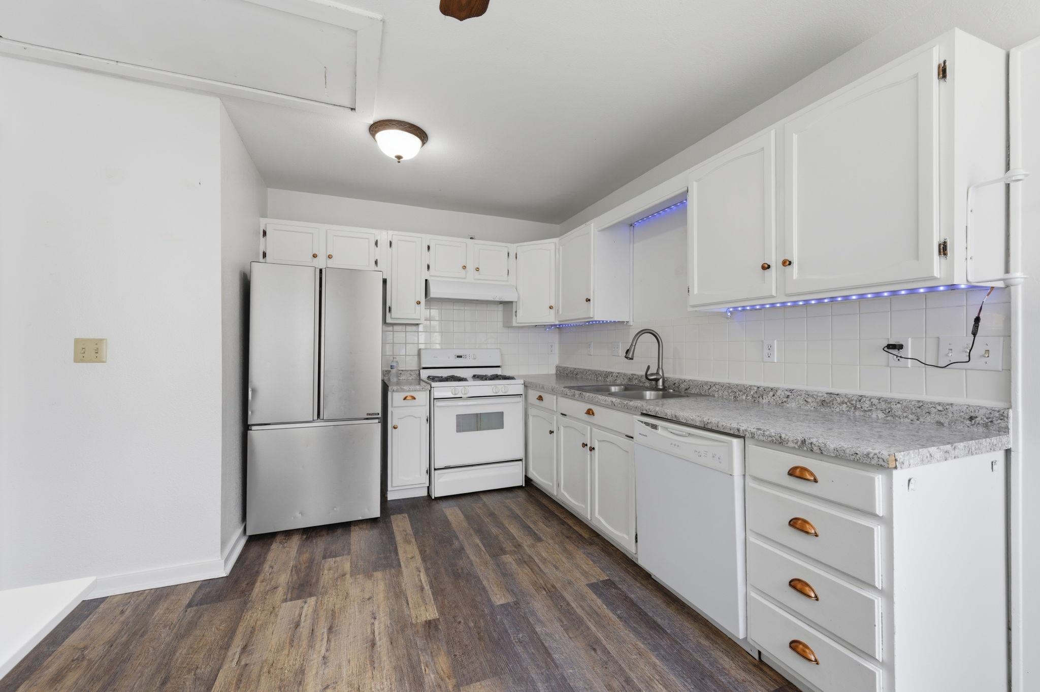 644 S Green St Property Photo 16