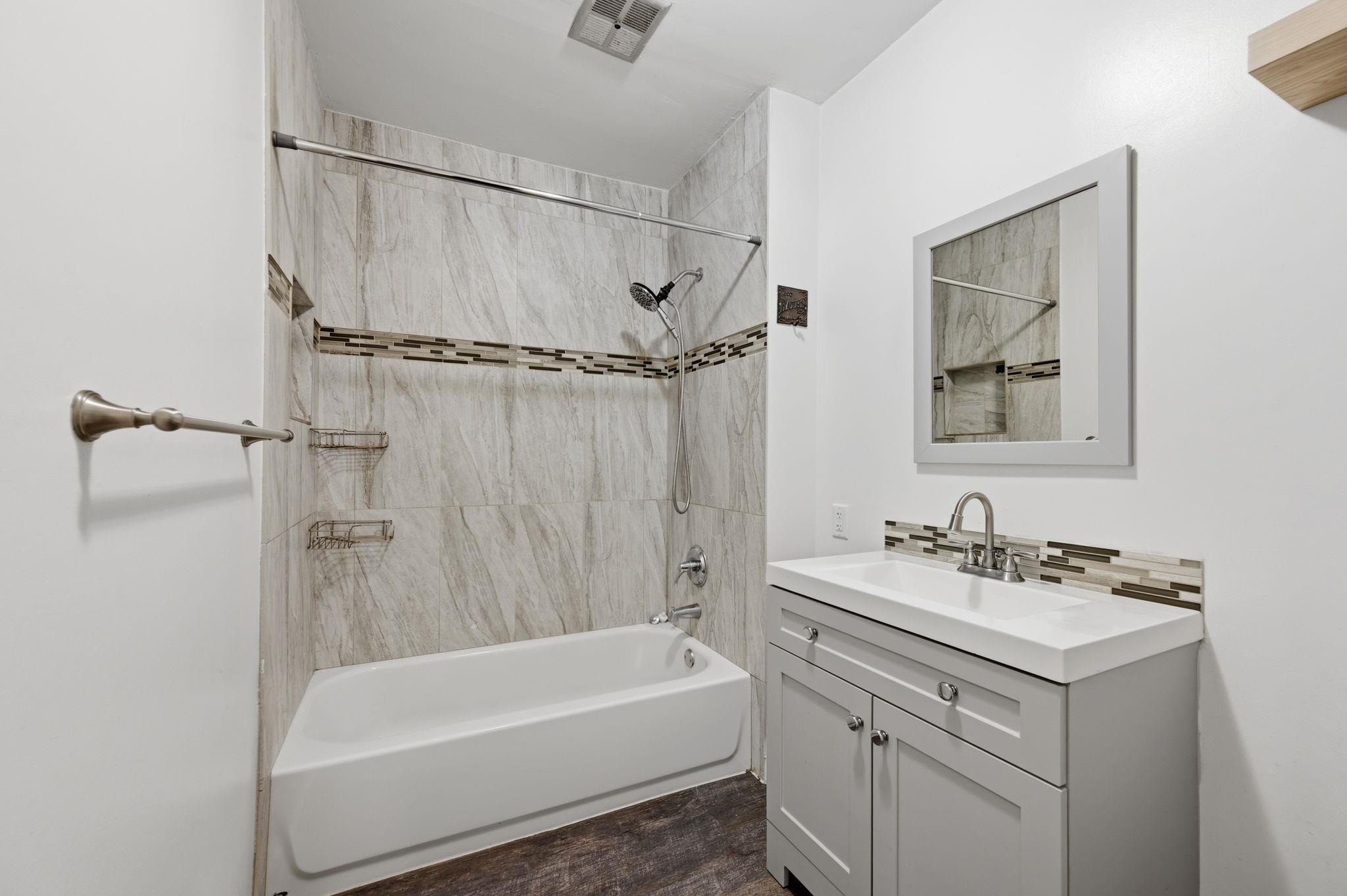 644 S Green St Property Photo 20