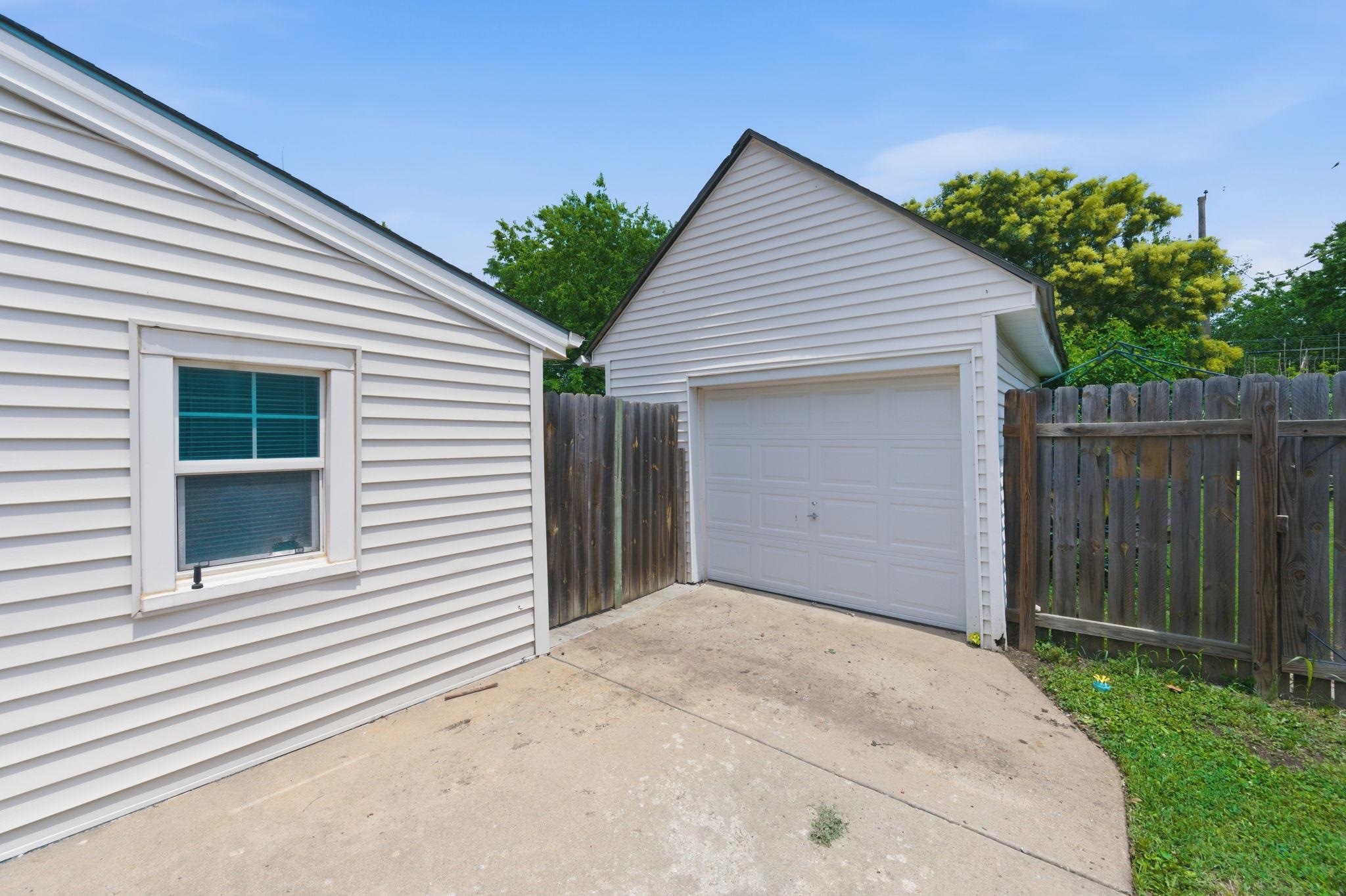 644 S Green St Property Photo 28