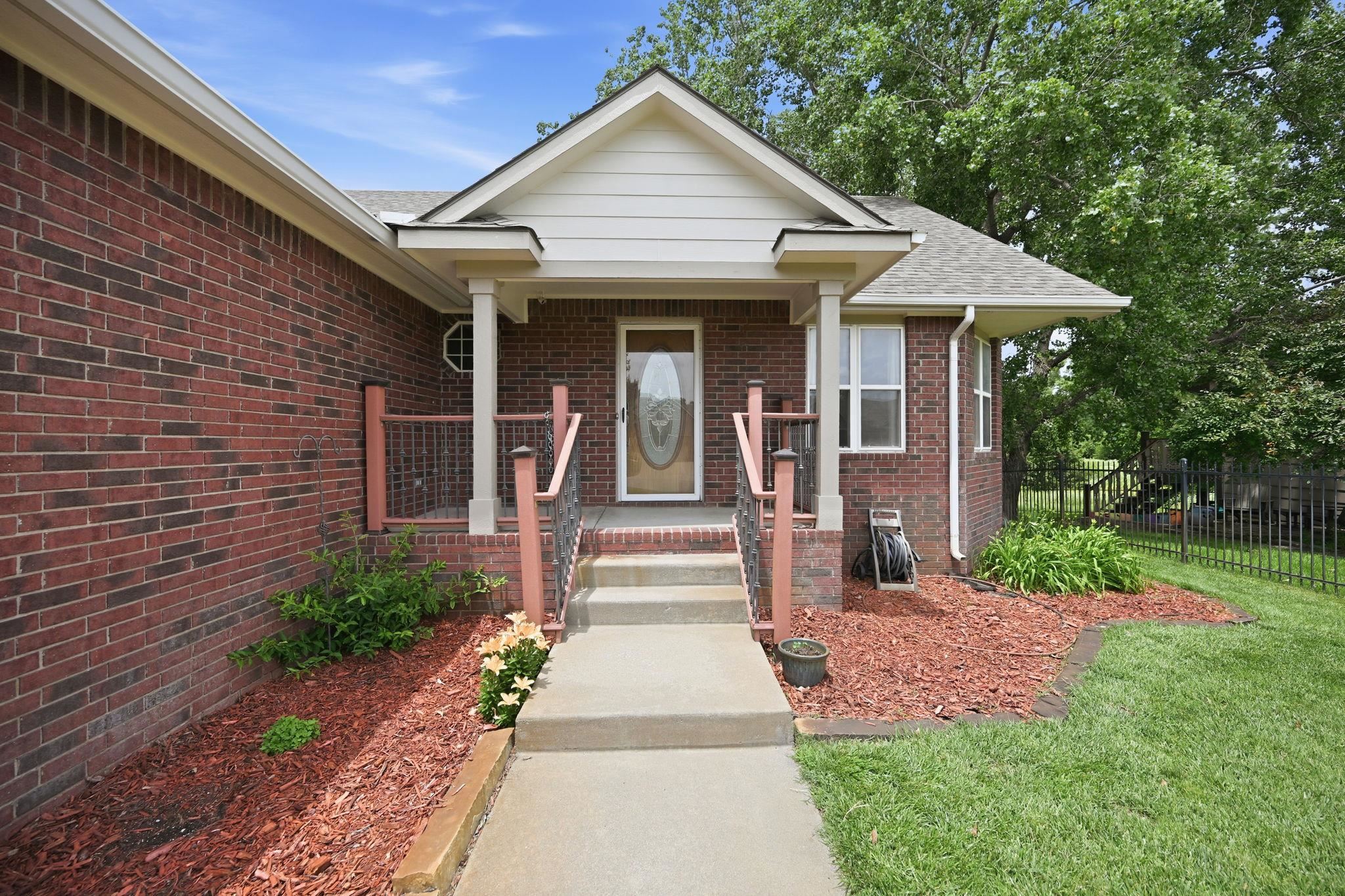 2553 N Hazelwood St Property Photo 4