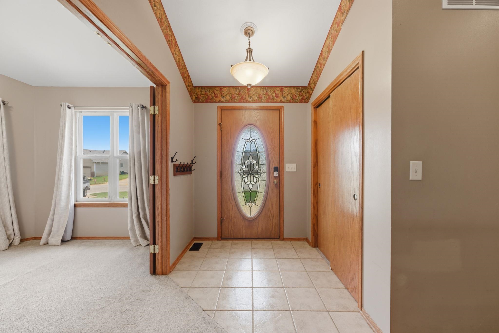 2553 N Hazelwood St Property Photo 5