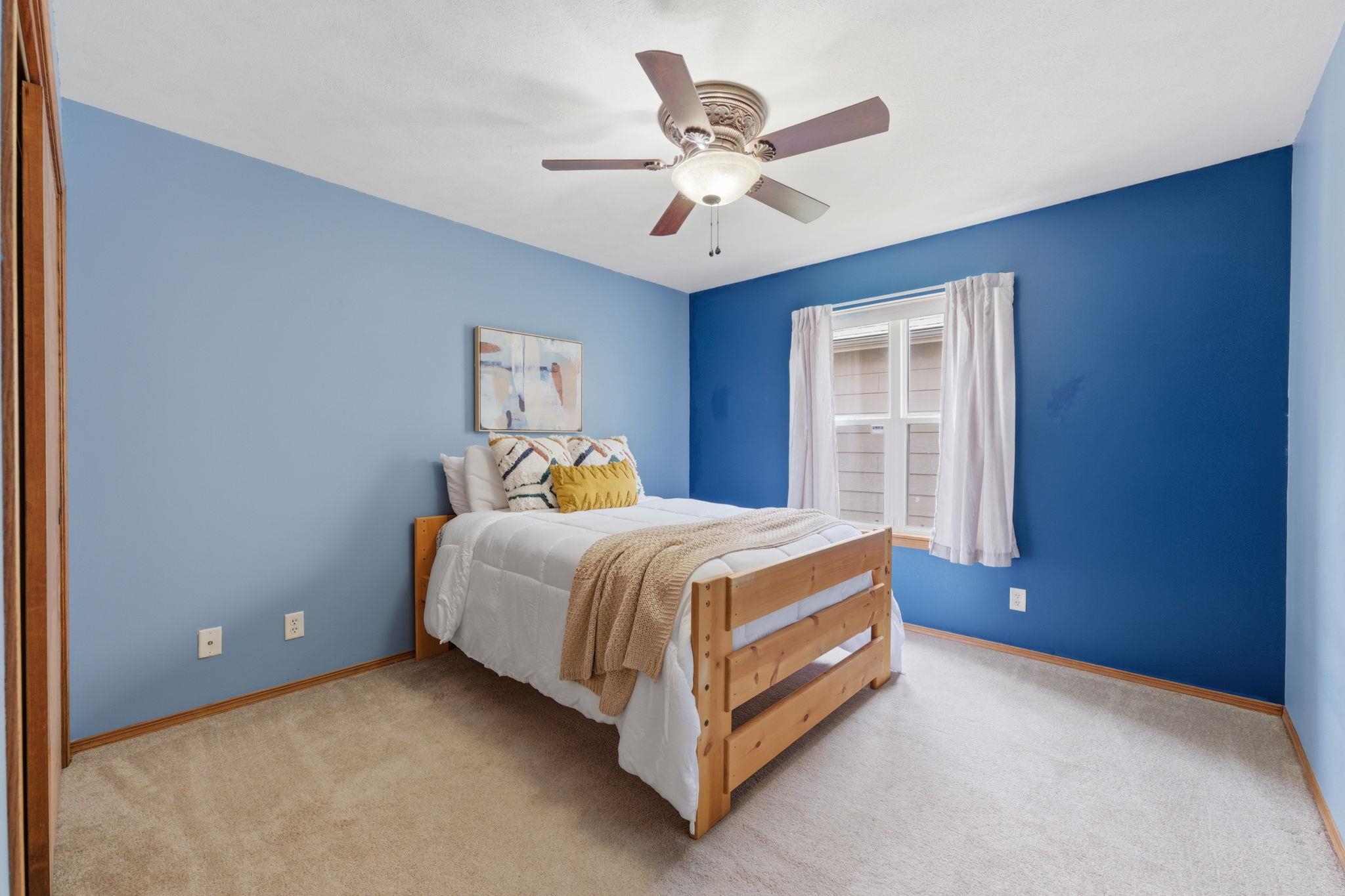 2553 N Hazelwood St Property Photo 23
