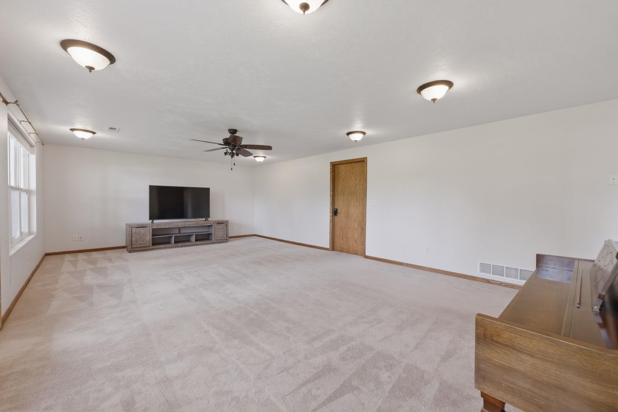 2553 N Hazelwood St Property Photo 26