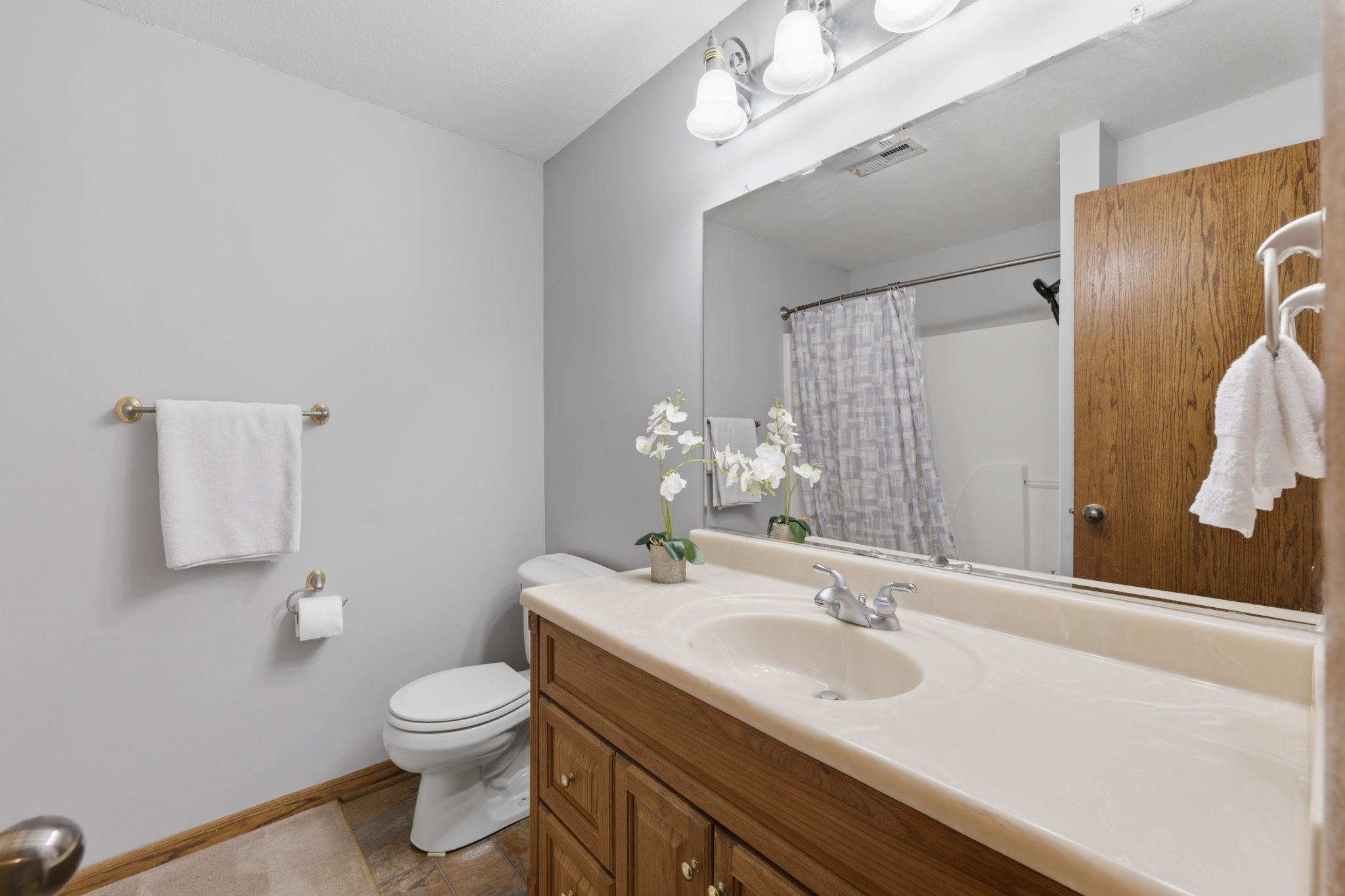 2553 N Hazelwood St Property Photo 28