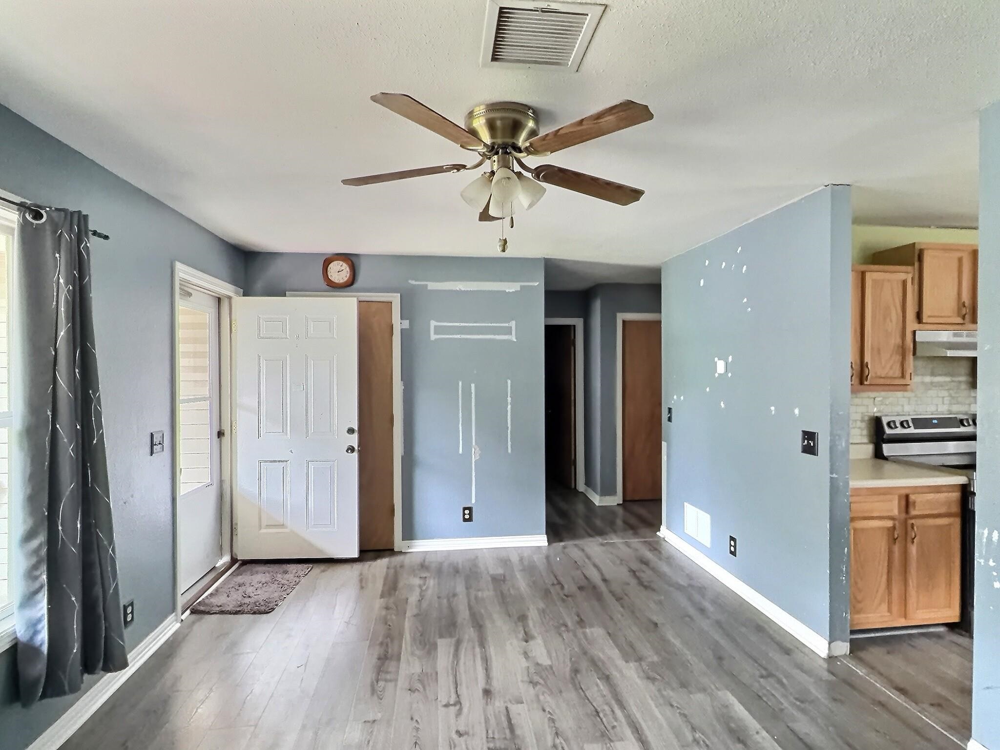 913 N C St. Property Photo 4