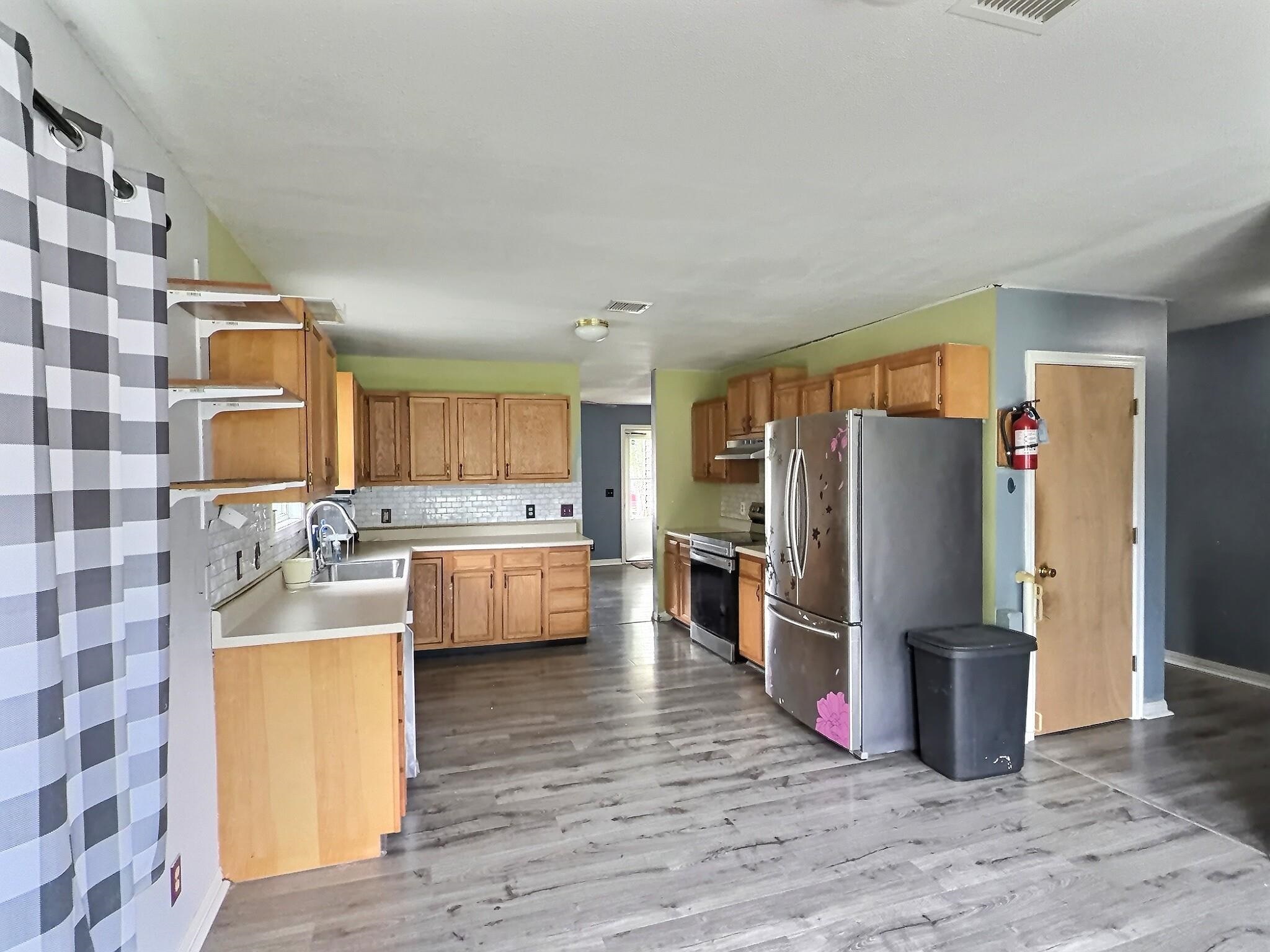 913 N C St. Property Photo 8