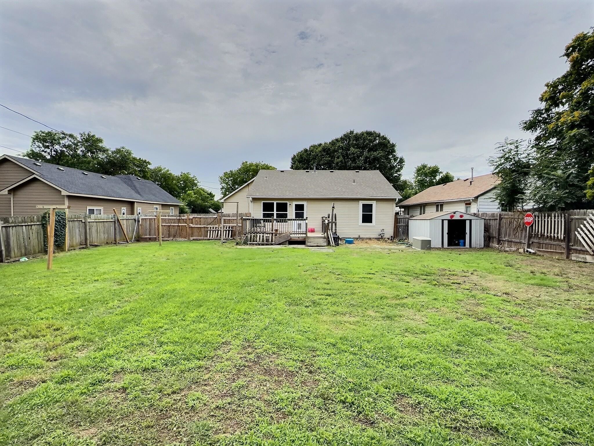913 N C St. Property Photo 17