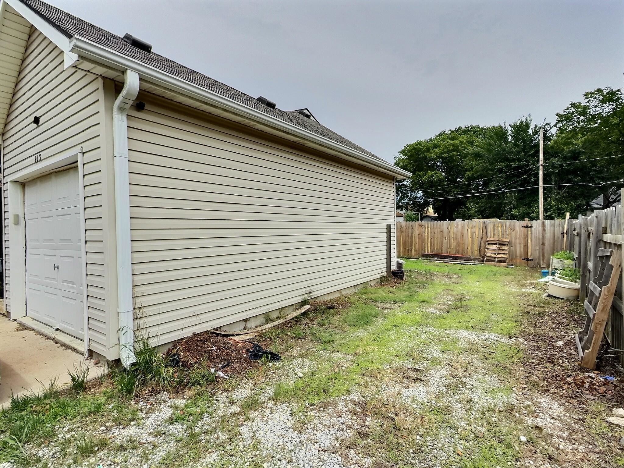 913 N C St. Property Photo 19
