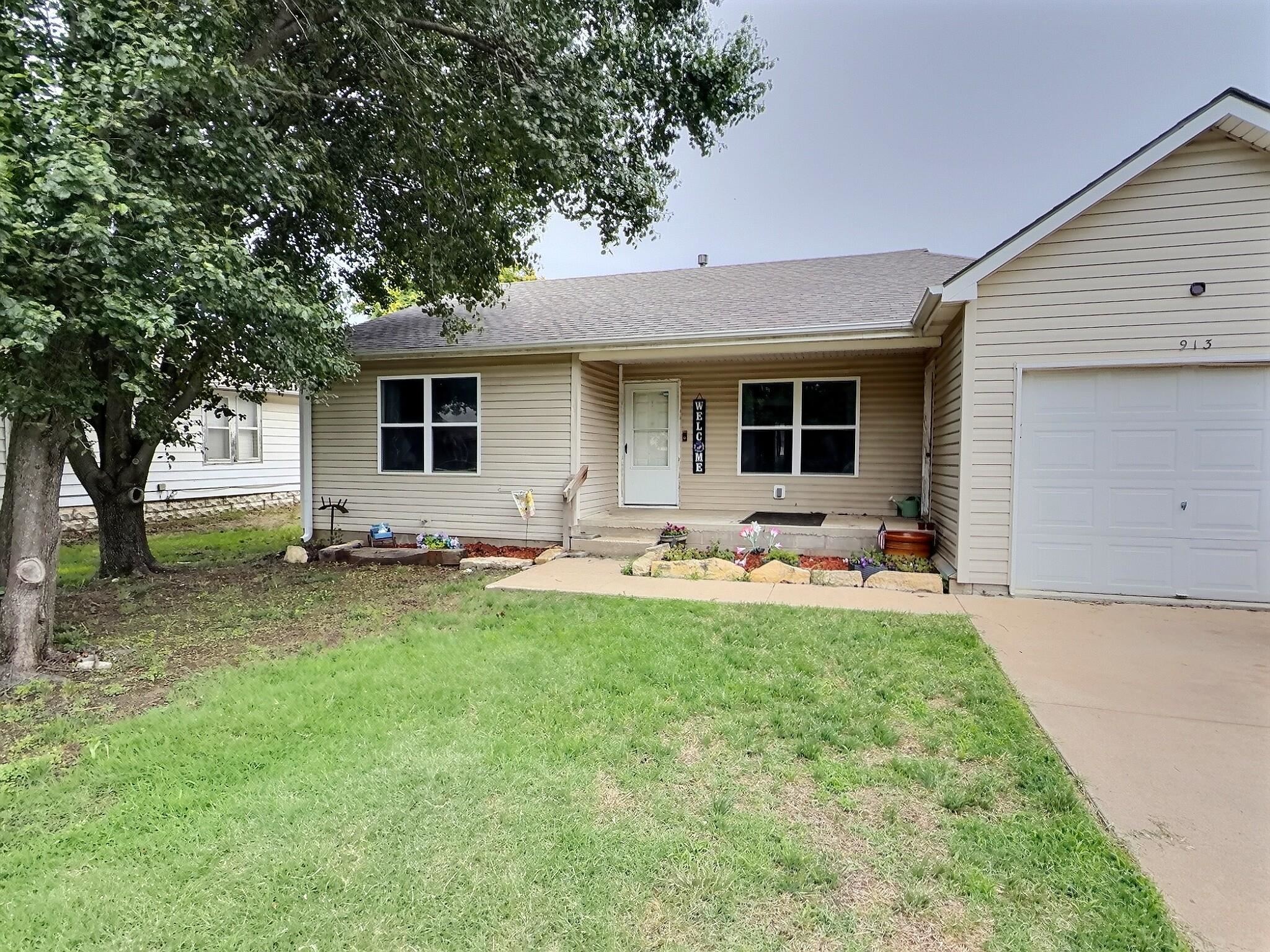 913 N C St. Property Photo 20