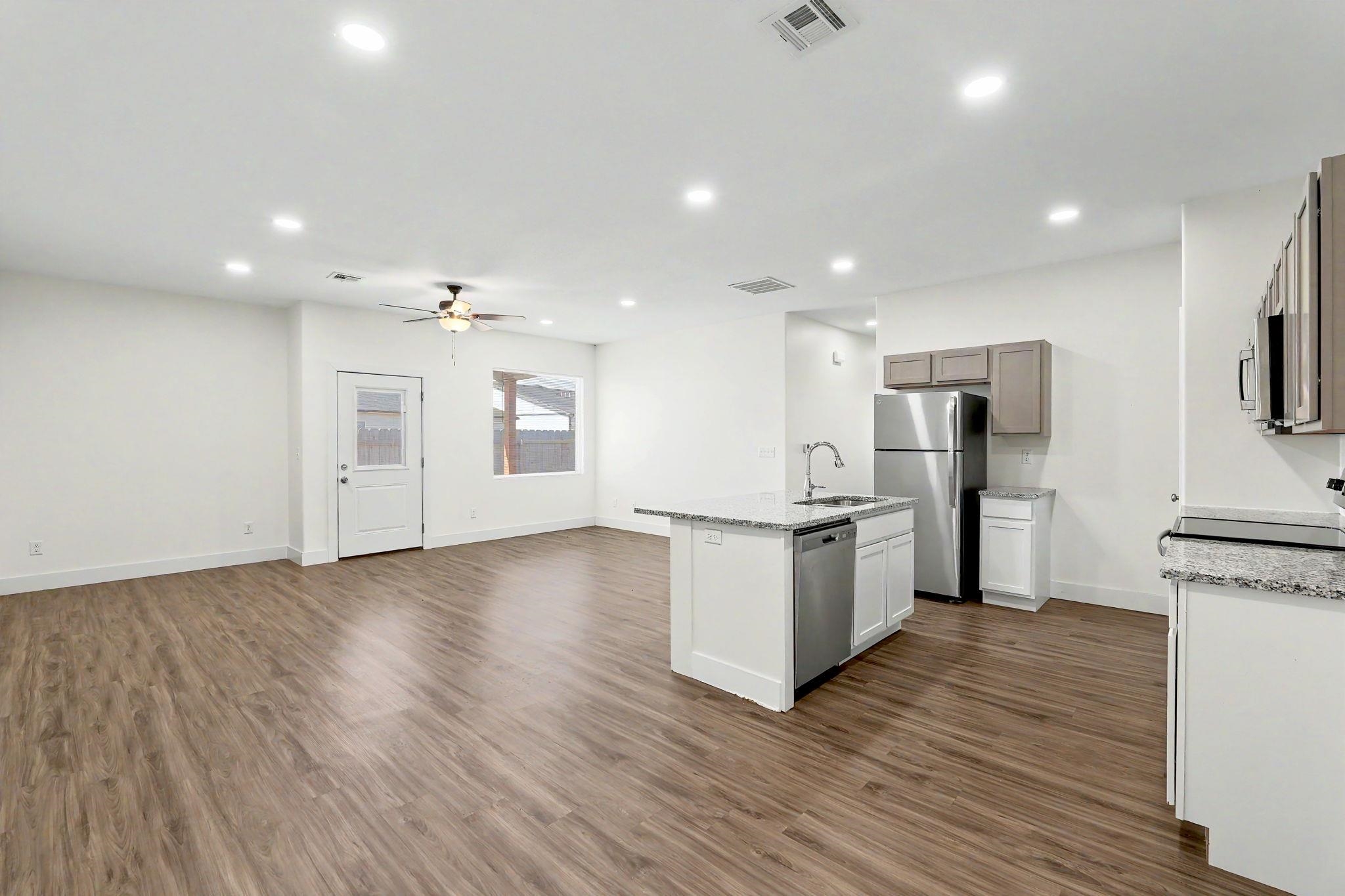 5752 E Bristol Street Property Photo 4