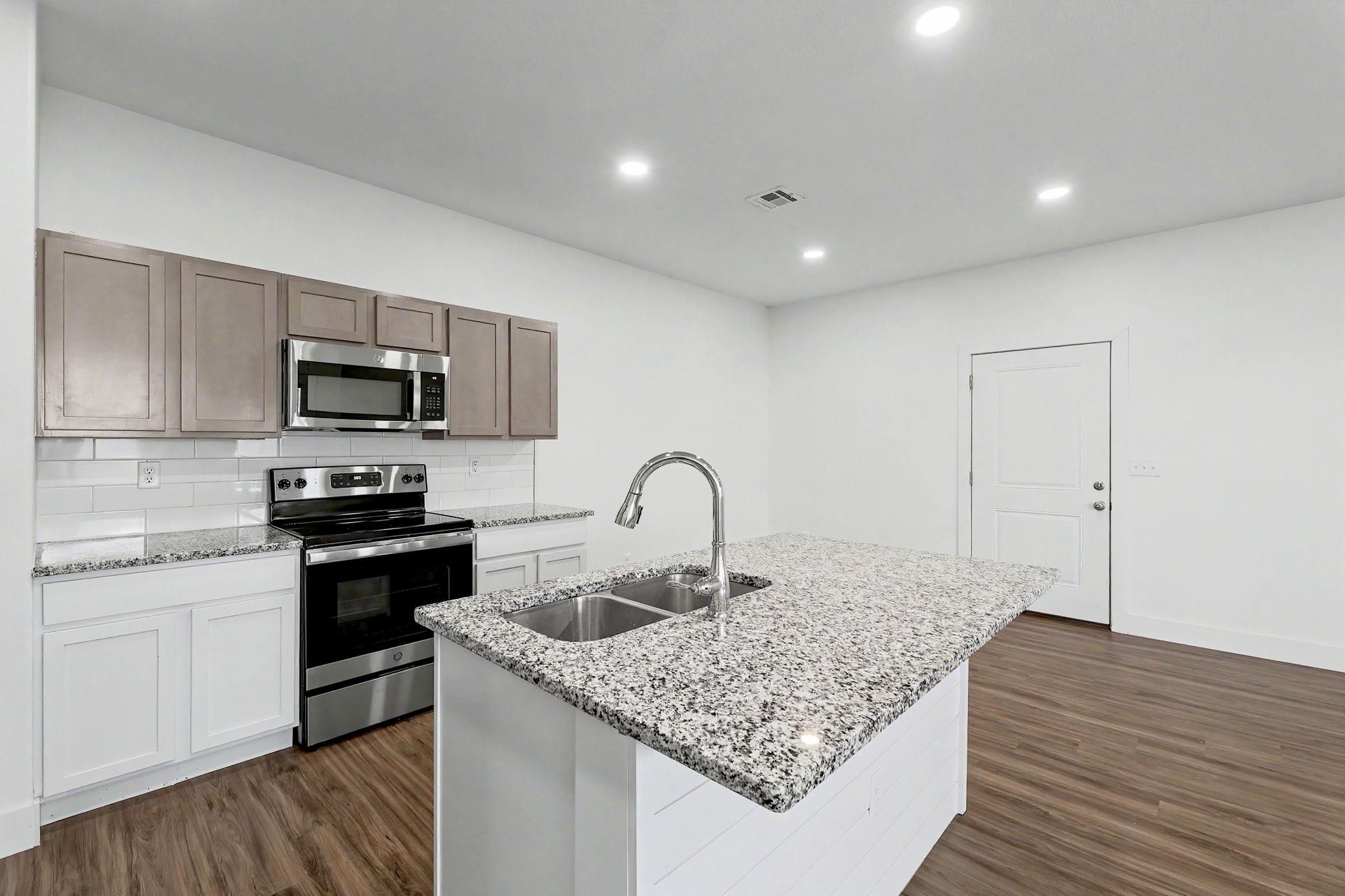 5752 E Bristol Street Property Photo 5