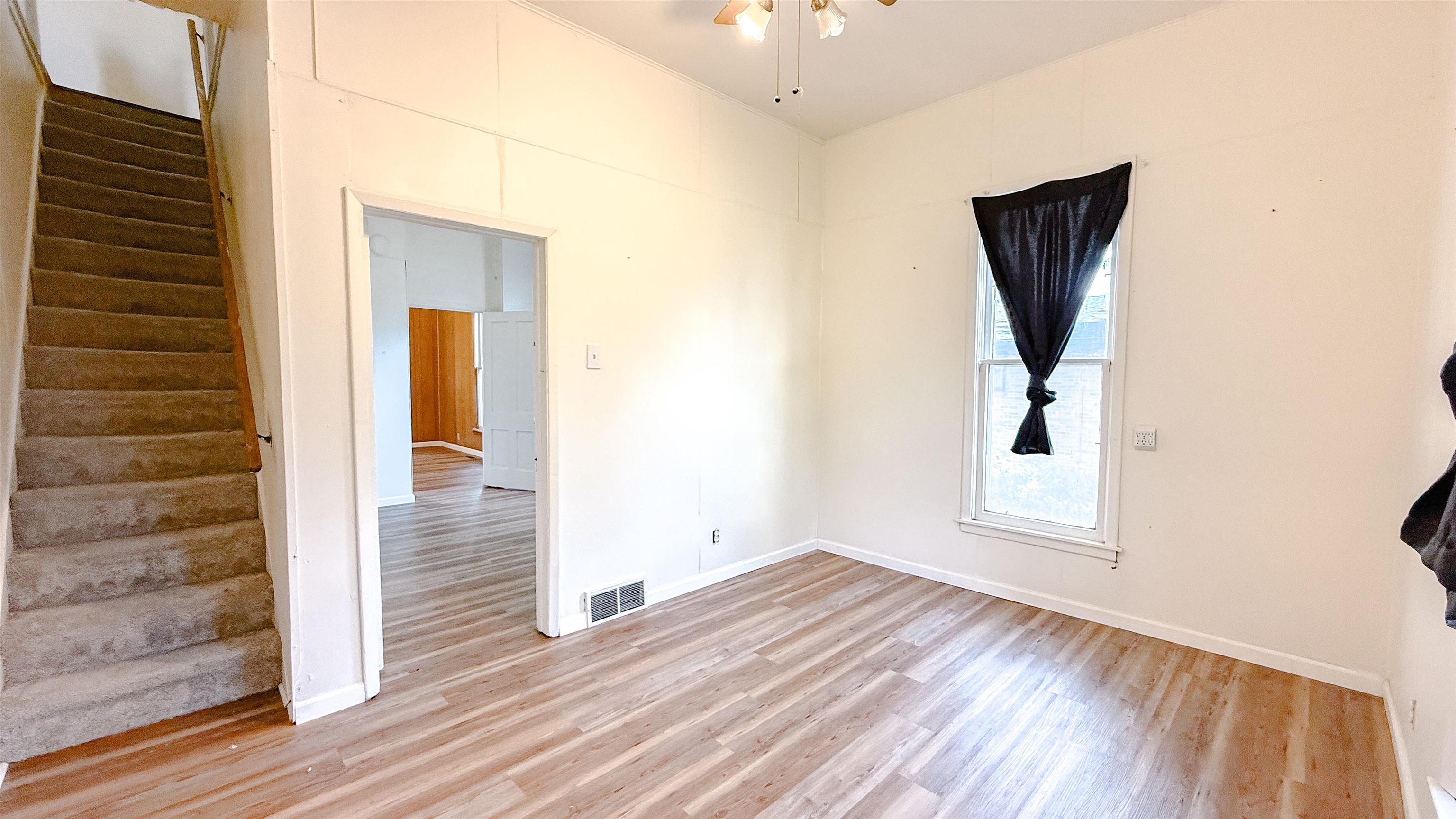 407 S Pine St Property Photo 9