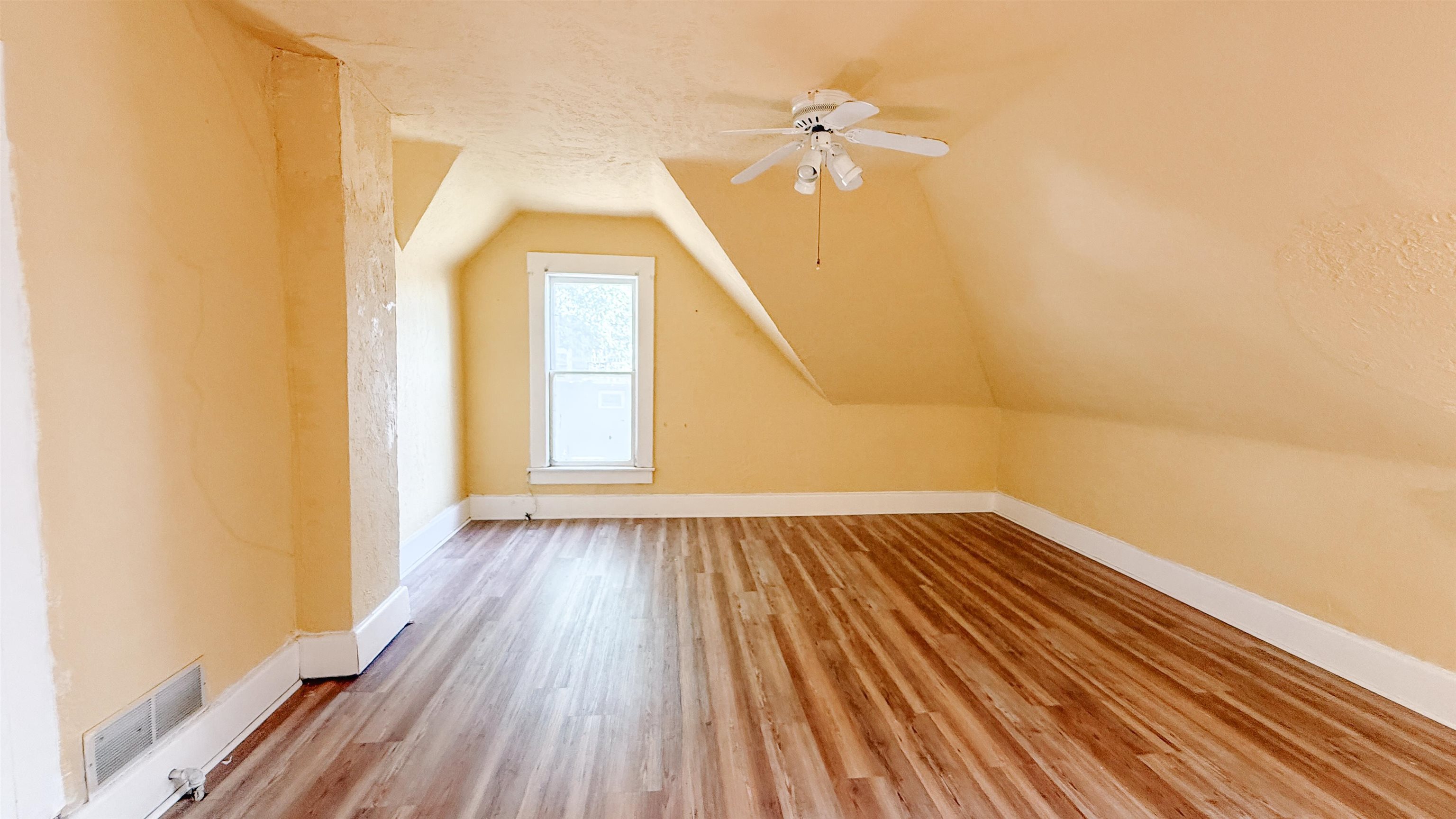 407 S Pine St Property Photo 11