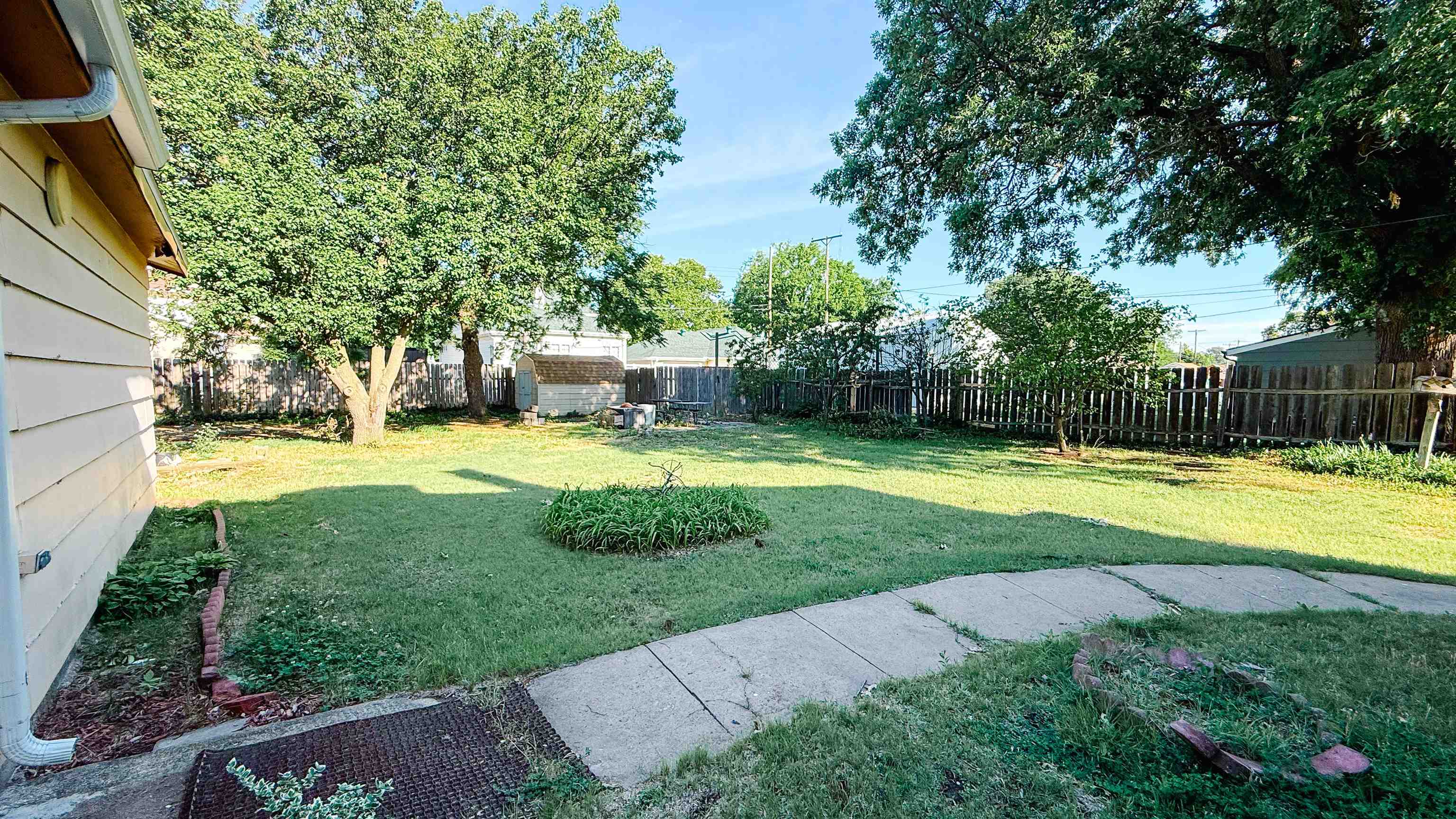 407 S Pine St Property Photo 23