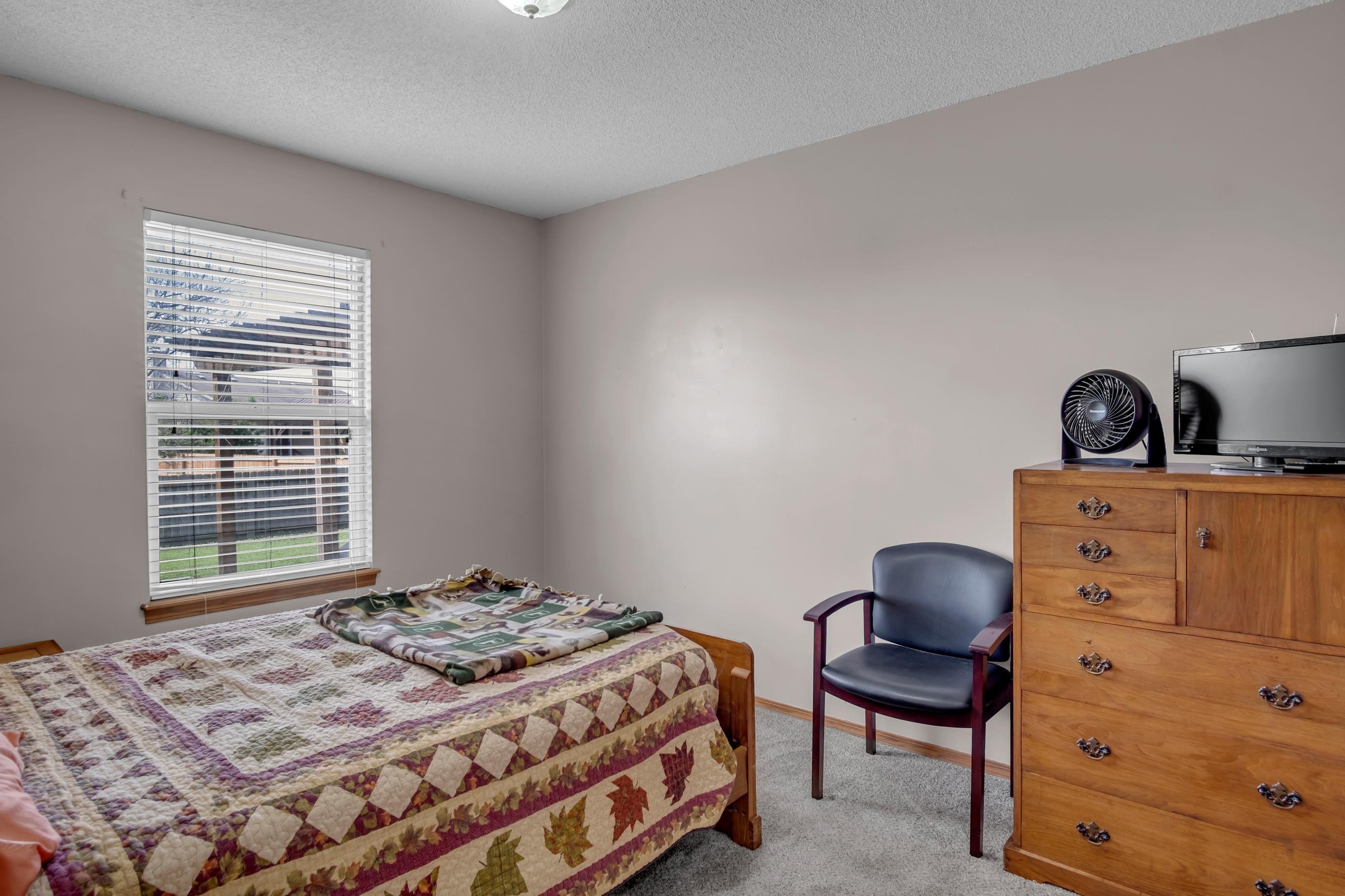 215 Sutton Property Photo 20