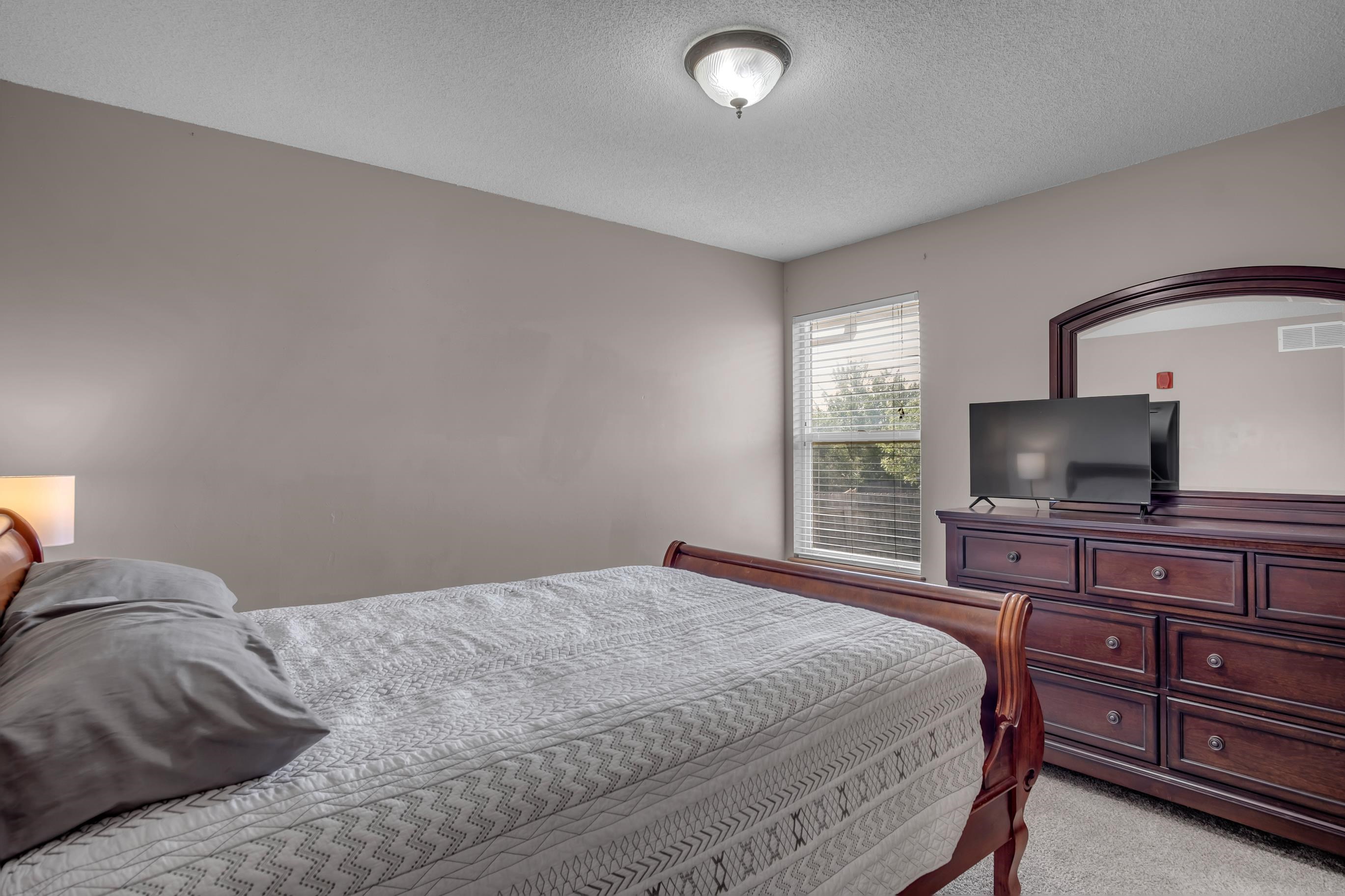 215 Sutton Property Photo 22