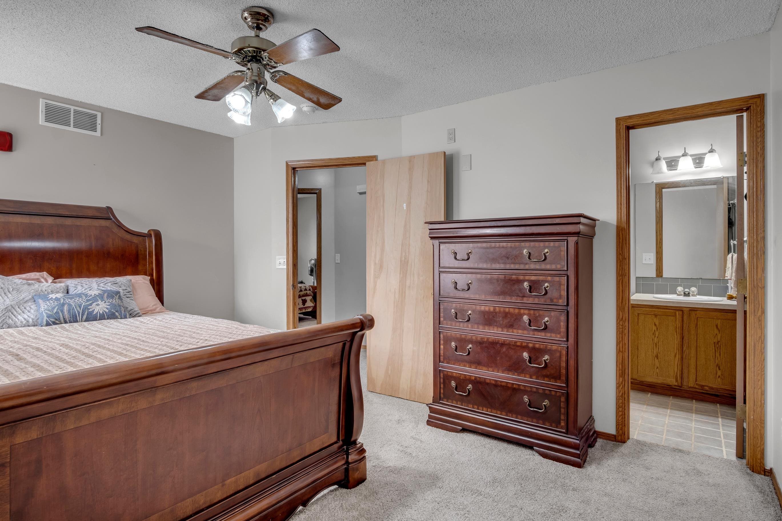 215 Sutton Property Photo 25