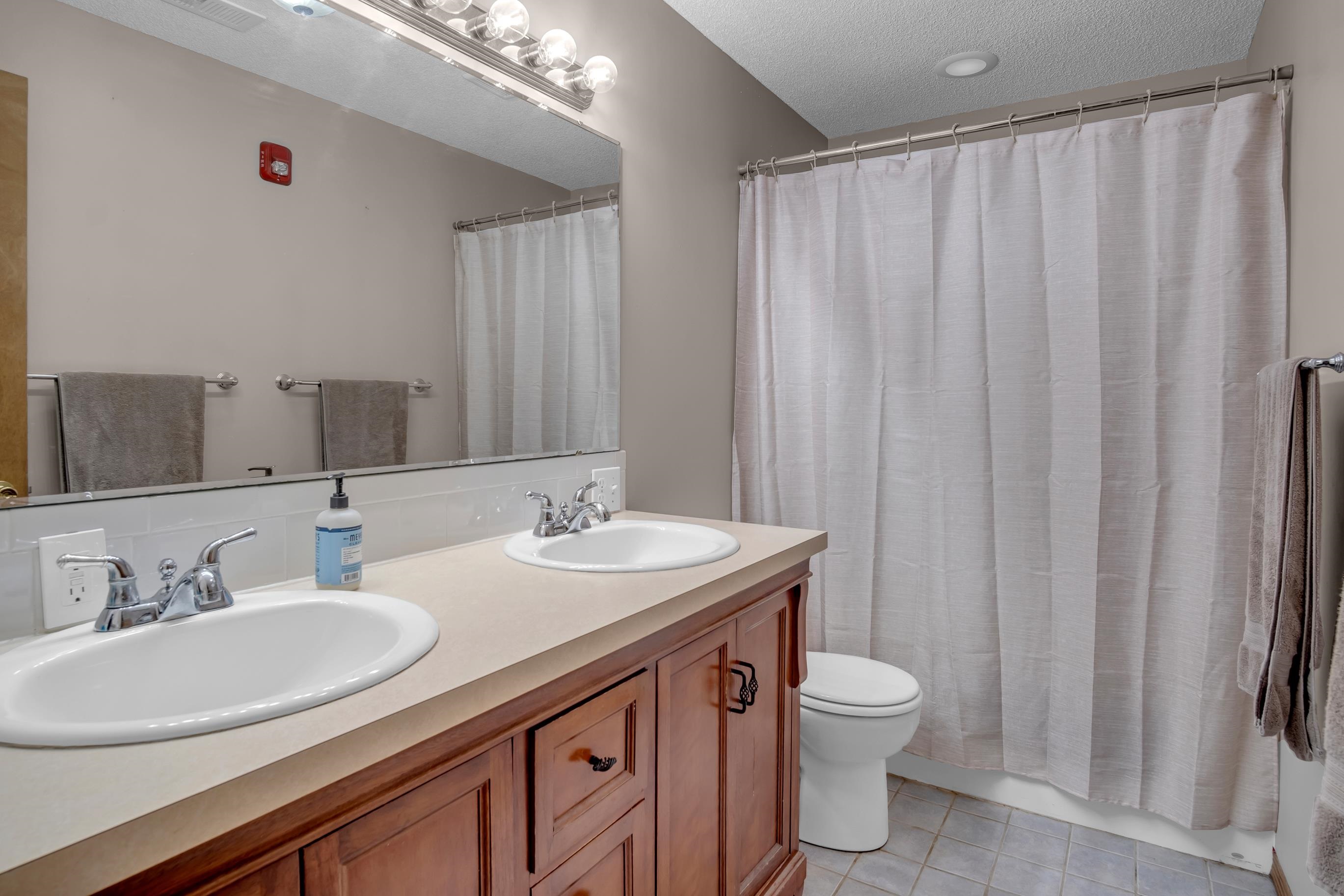 215 Sutton Property Photo 32
