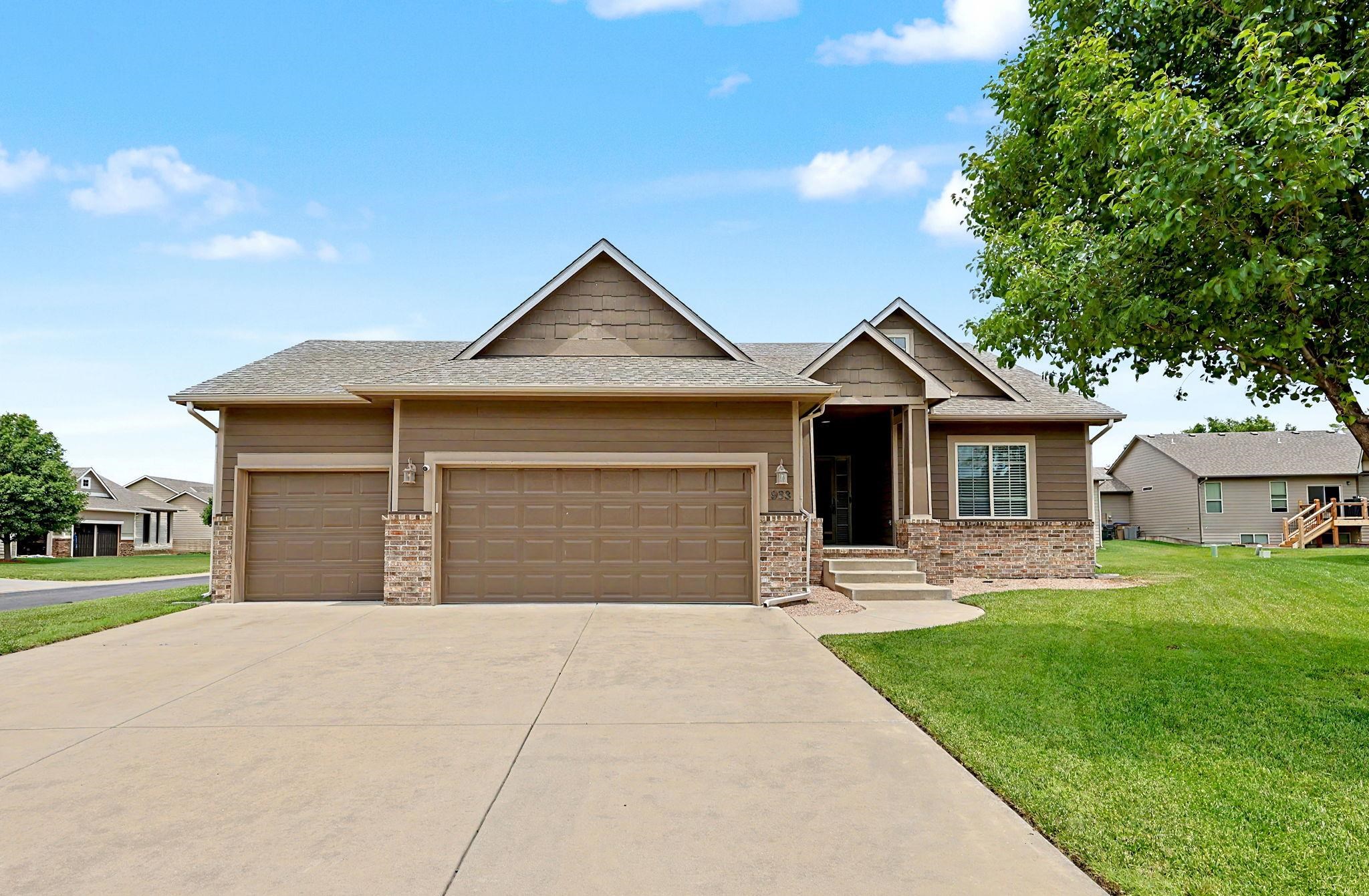 933 W Threewood Property Photo 1