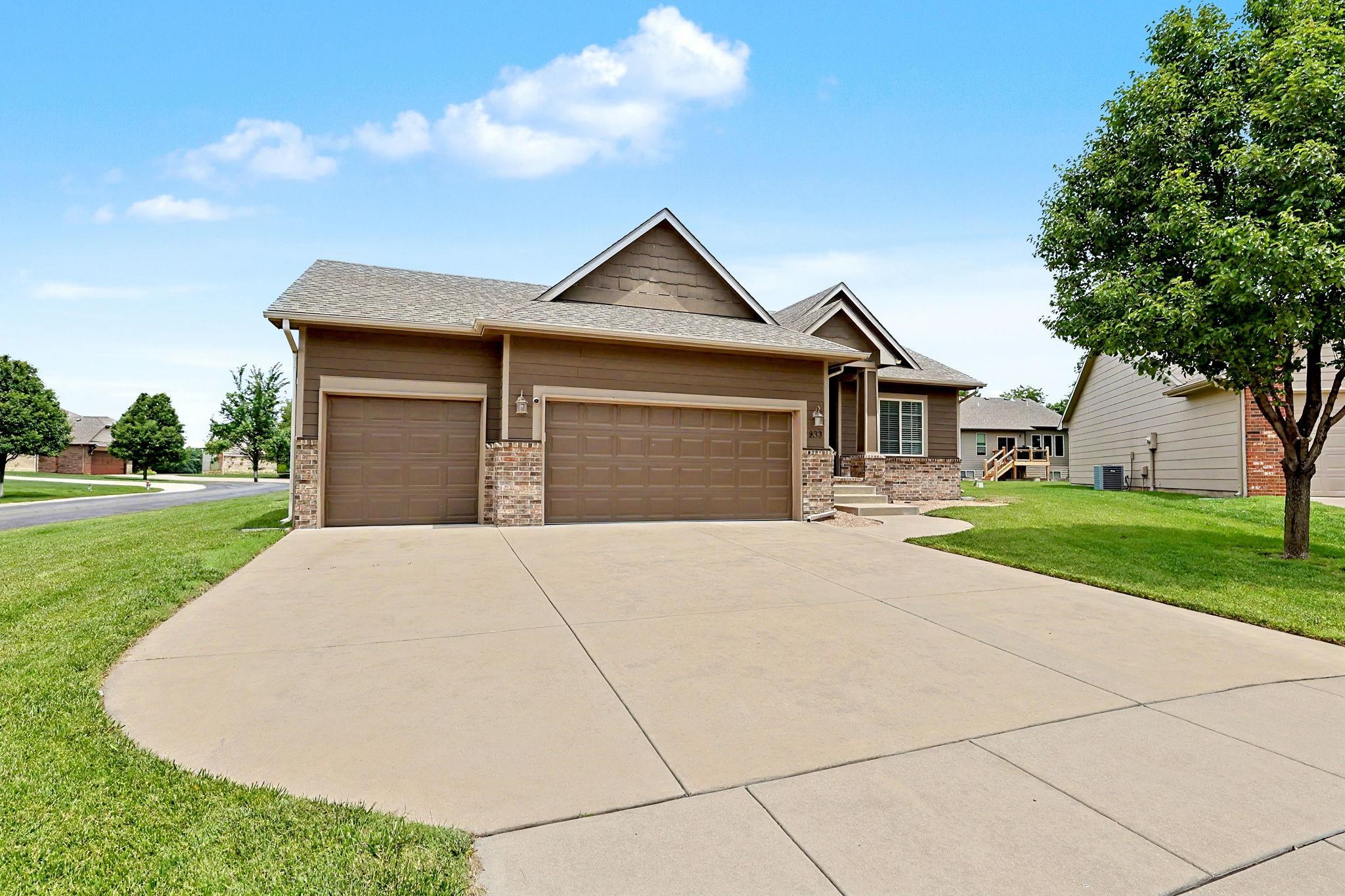 933 W Threewood Property Photo 2