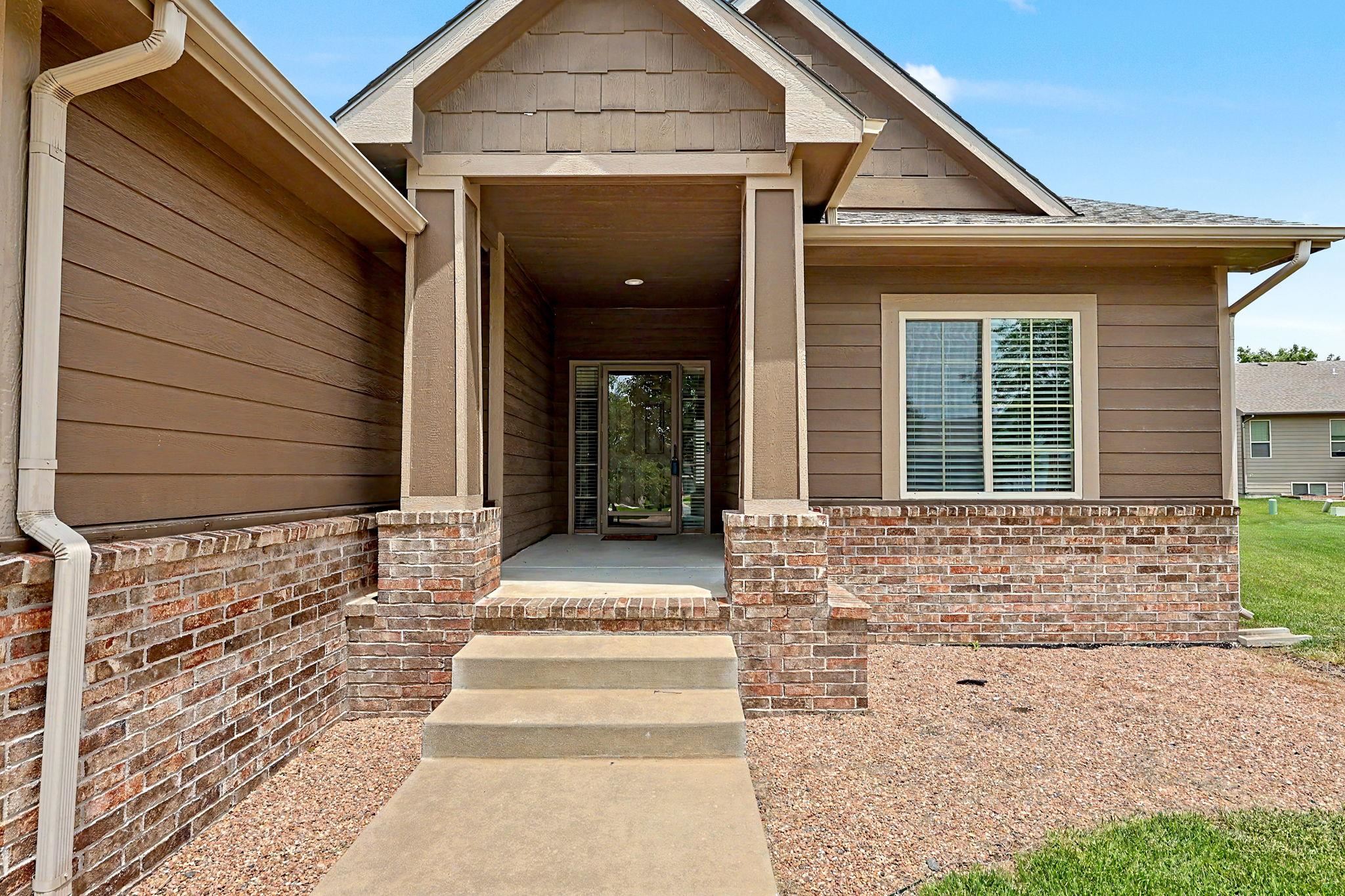 933 W Threewood Property Photo 4