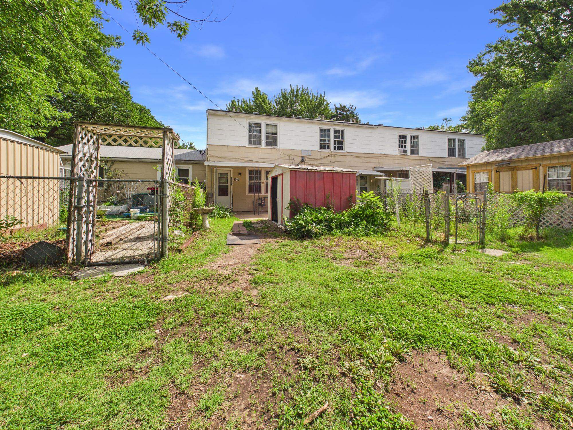 1040 S Pershing Property Photo 3