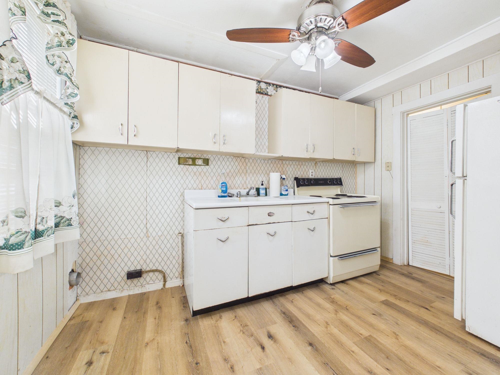 1040 S Pershing Property Photo 5