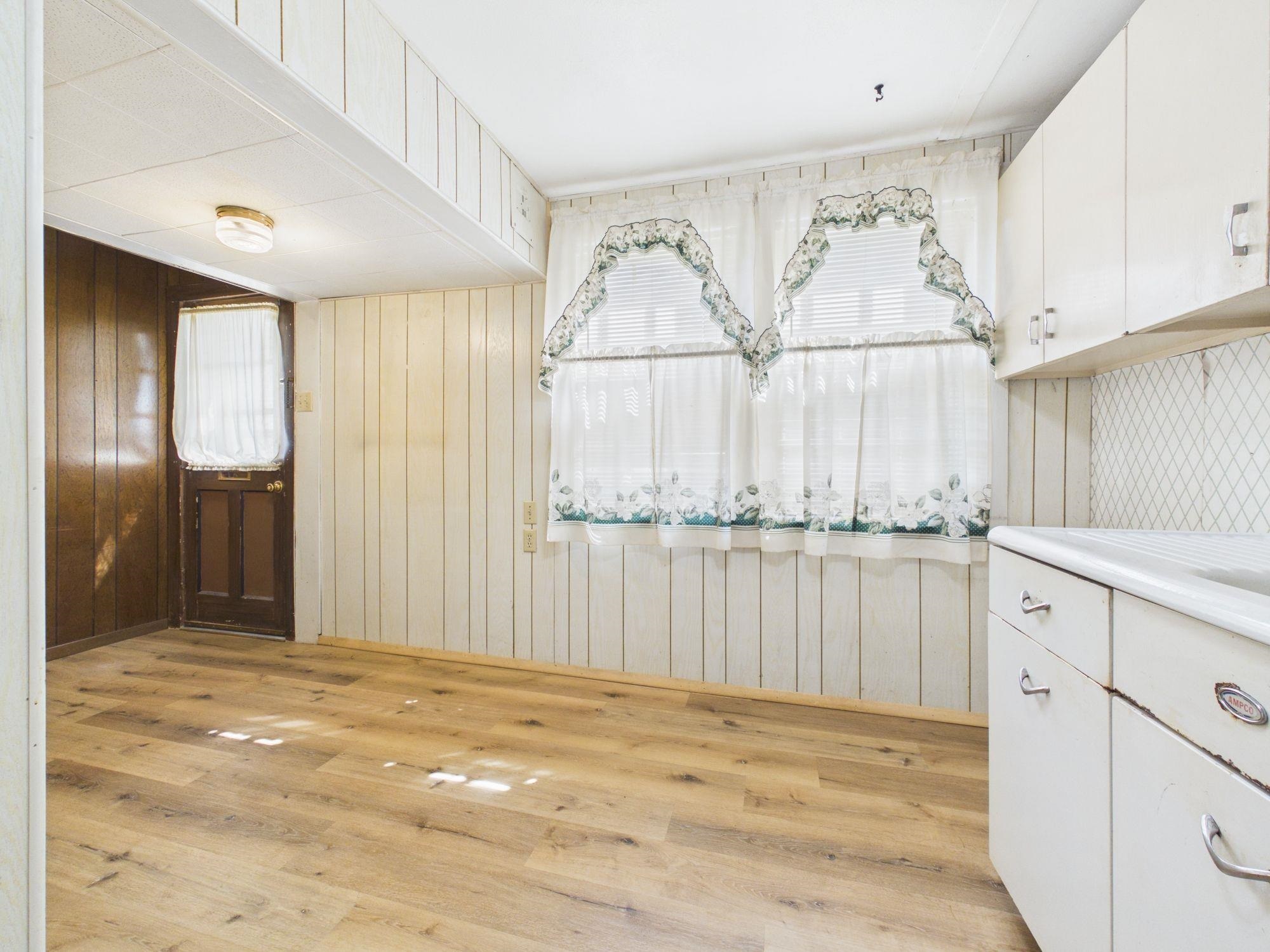 1040 S Pershing Property Photo 6